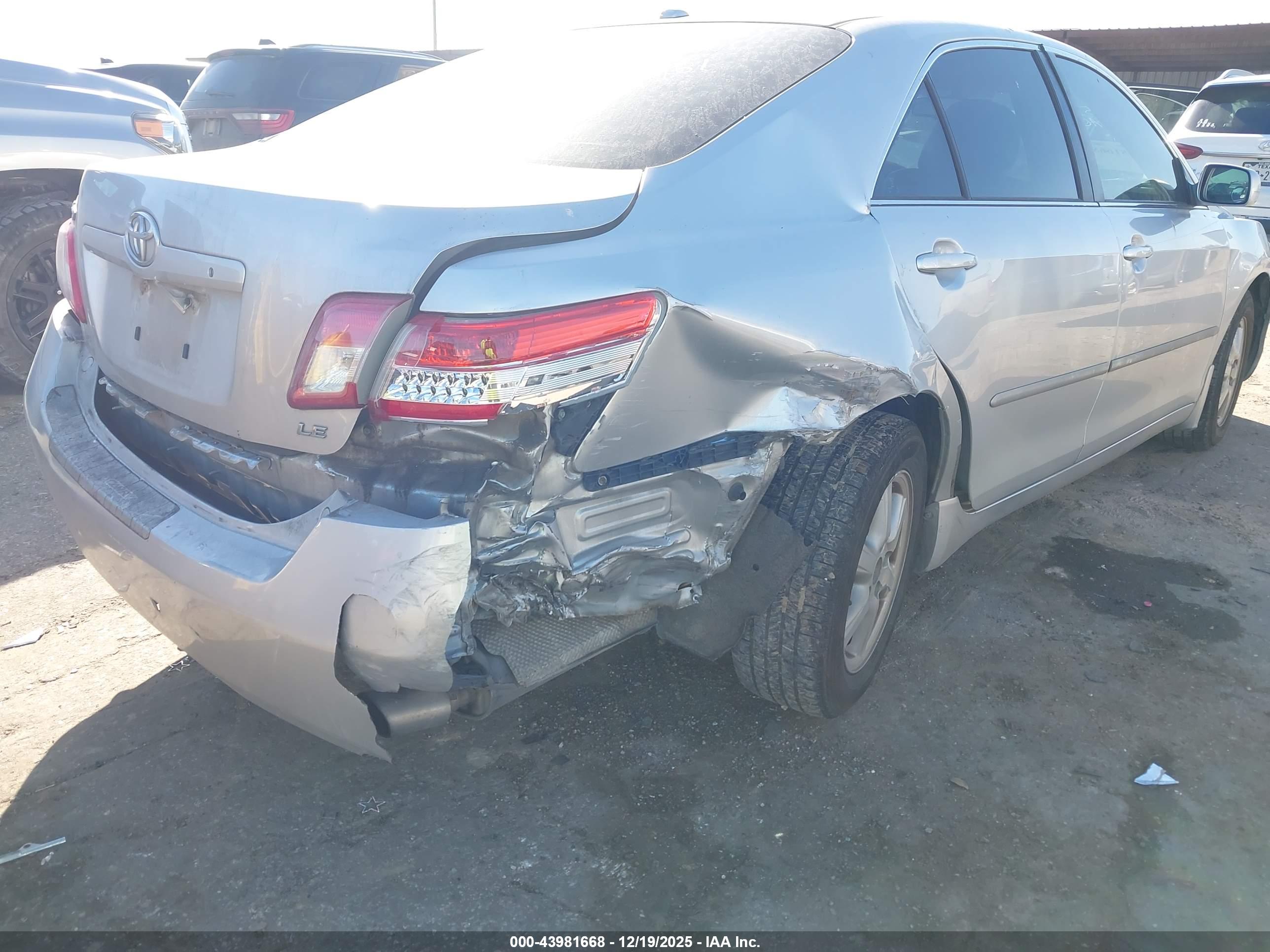 TOYOTA CAMRY image 6