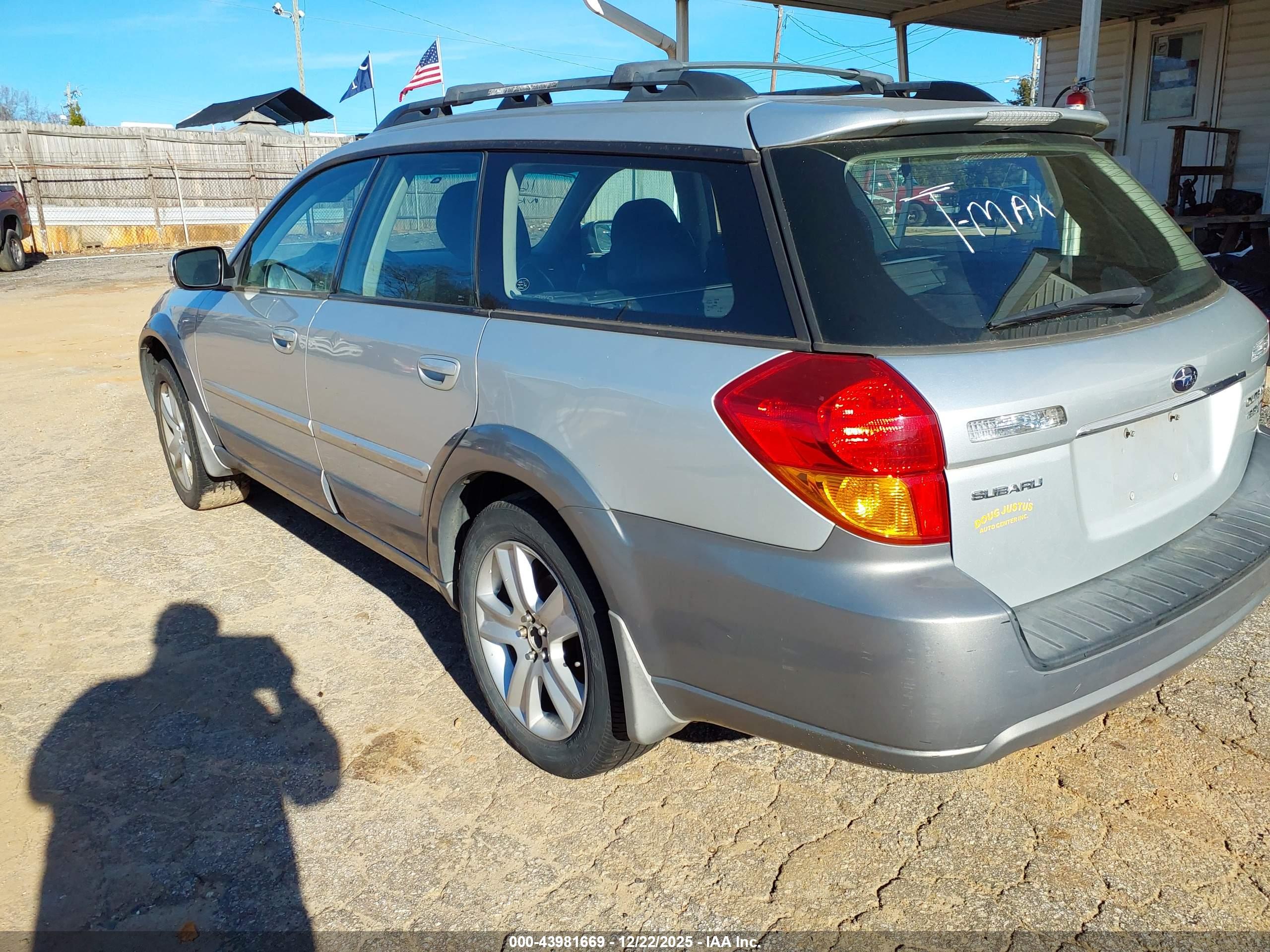 SUBARU OUTBACK image 3