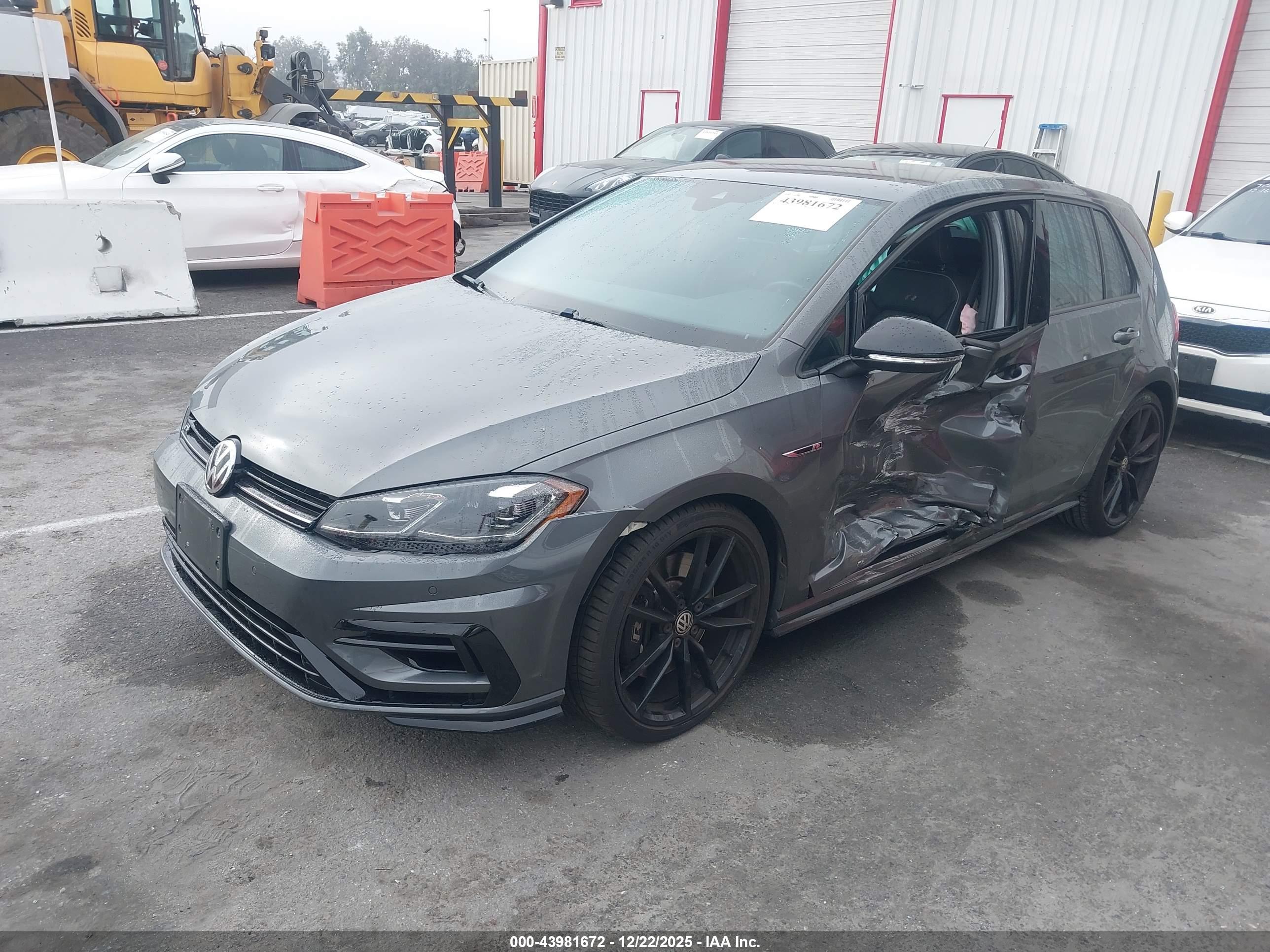 VOLKSWAGEN GOLF image 2