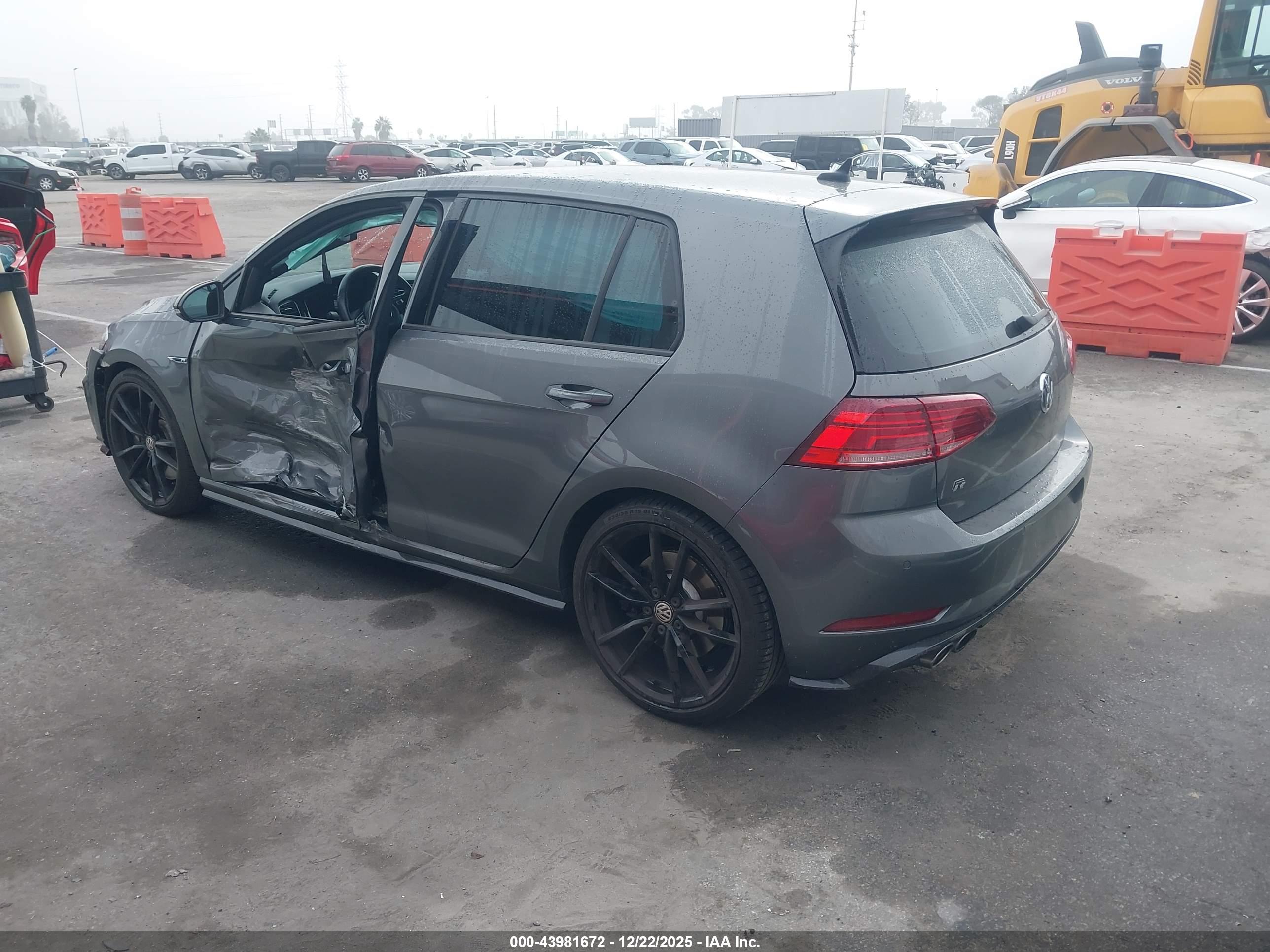 VOLKSWAGEN GOLF image 3