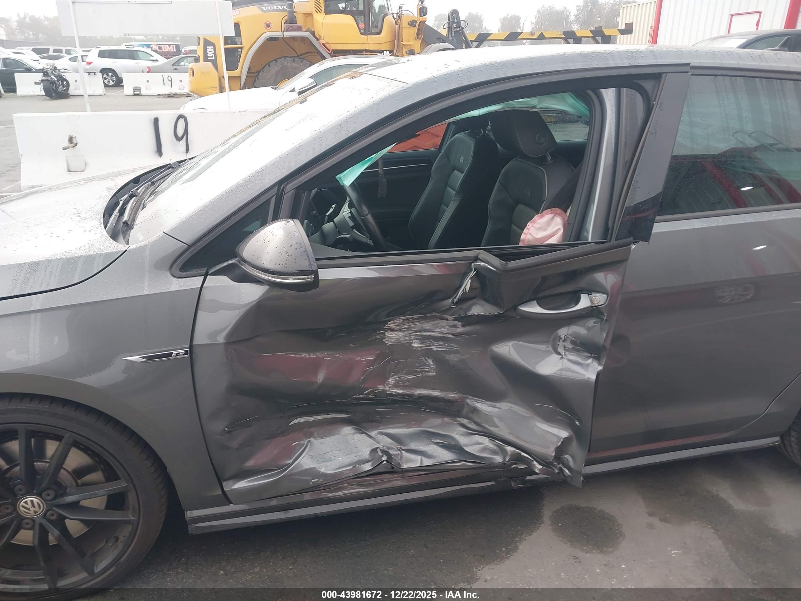 VOLKSWAGEN GOLF image 6