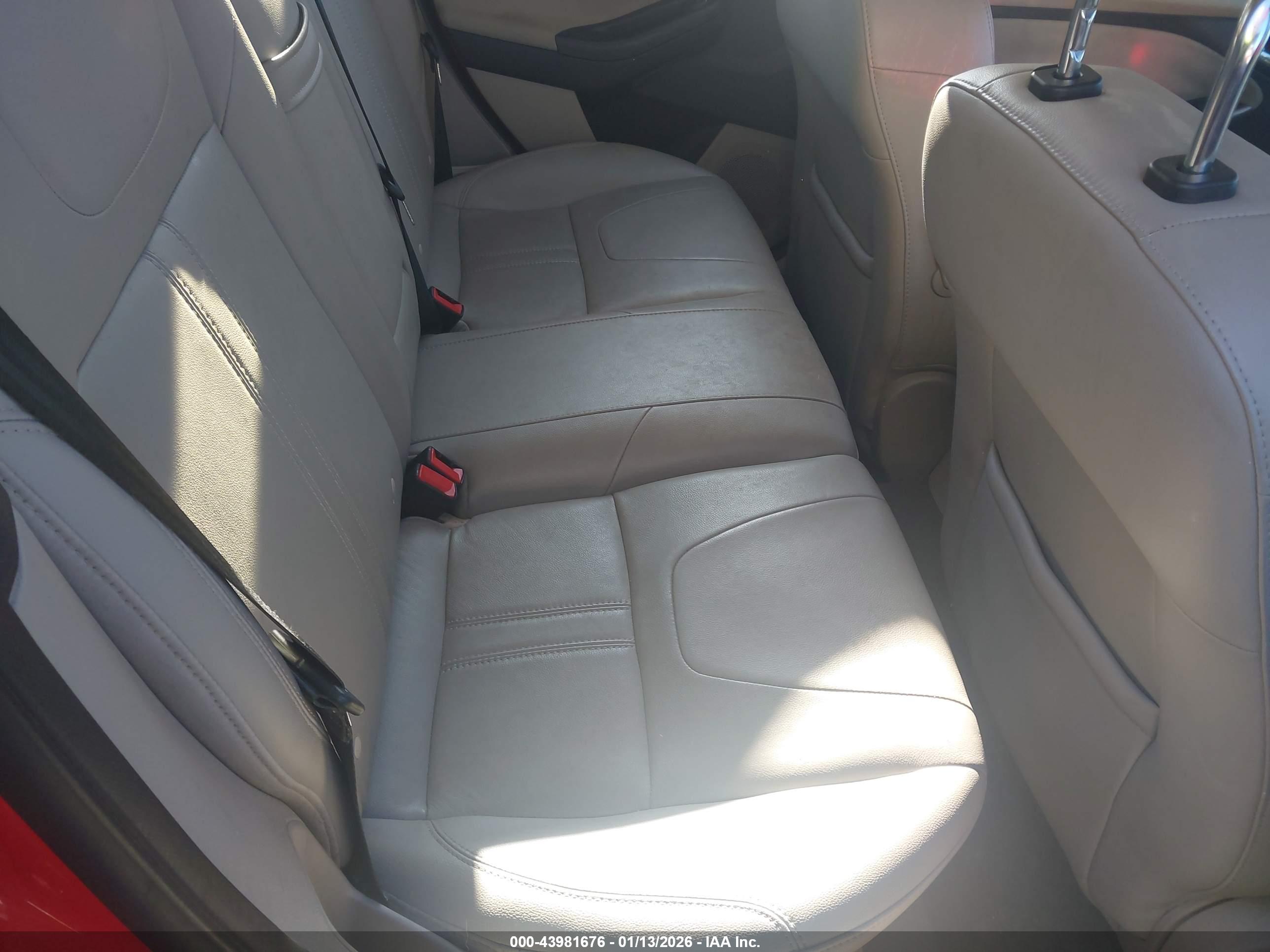 FORD FOCUS image 8
