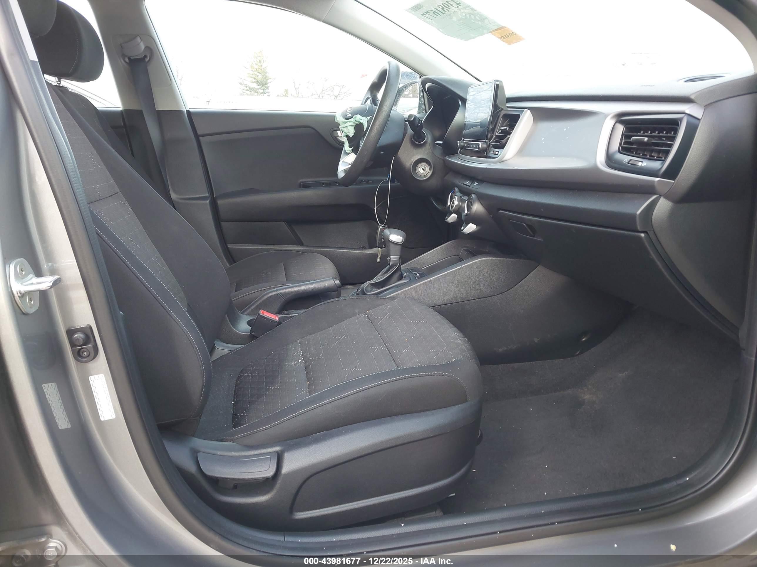 KIA RIO image 5