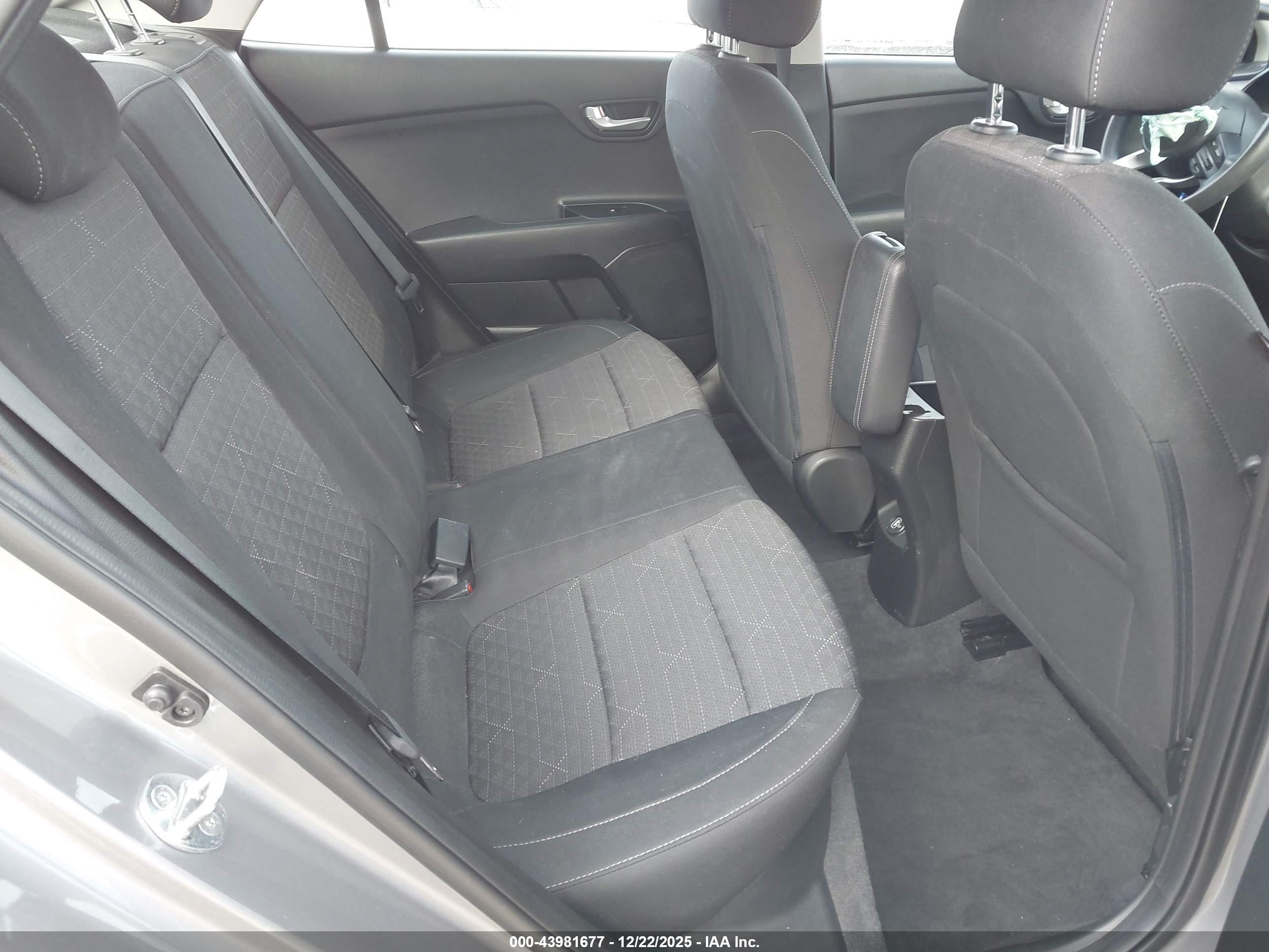 KIA RIO image 8