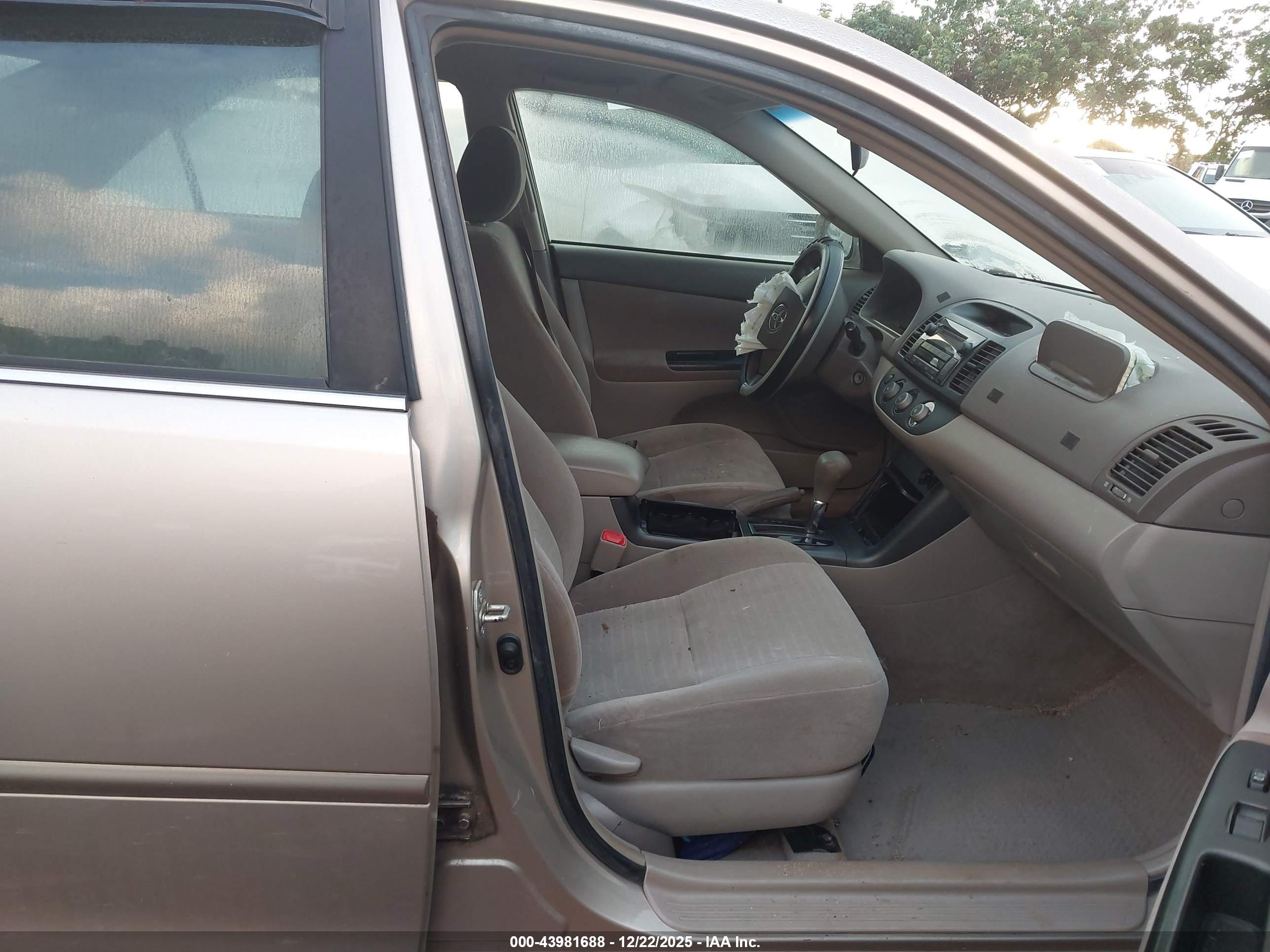 TOYOTA CAMRY image 5