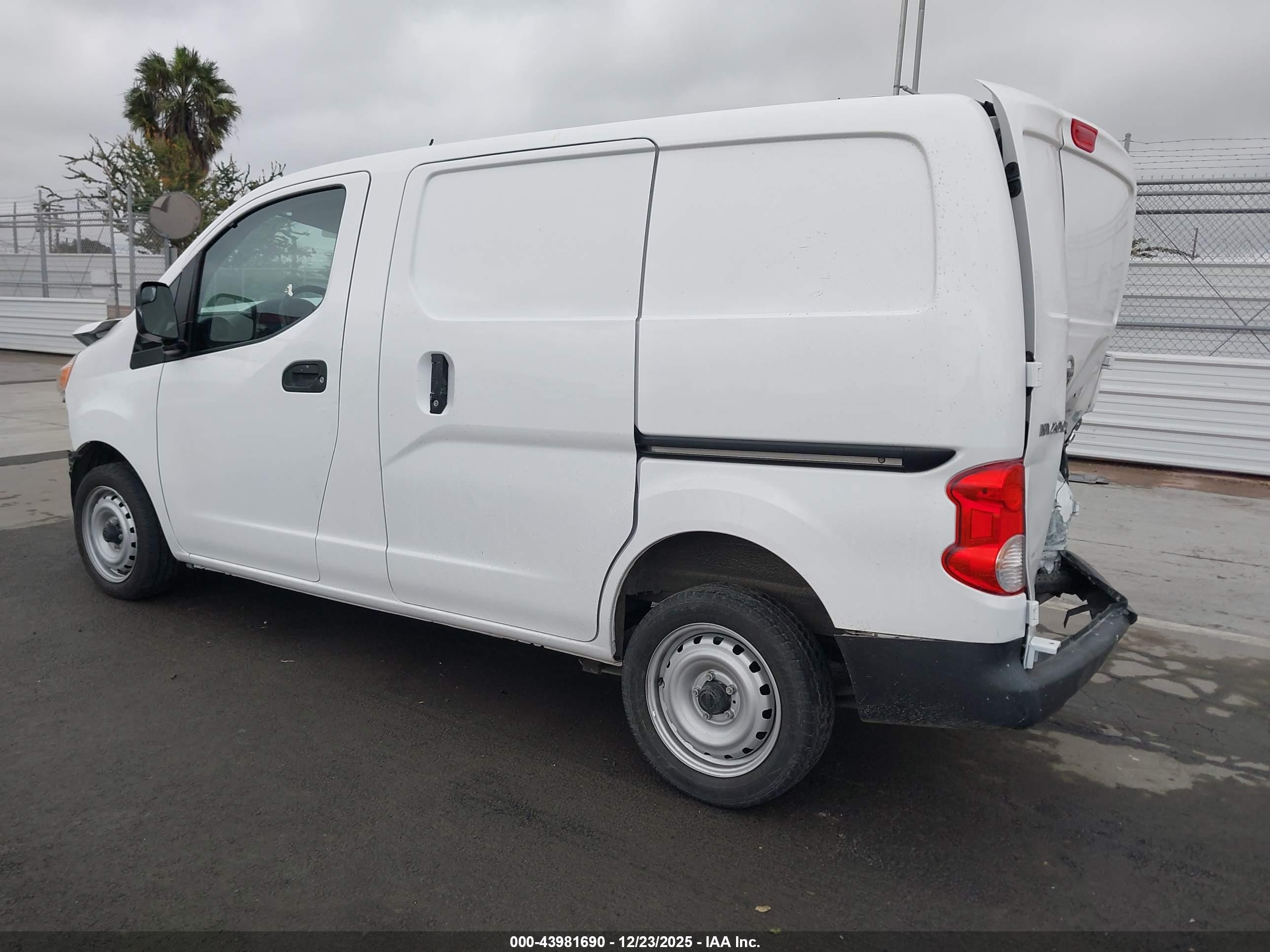 NISSAN NV200 image 3