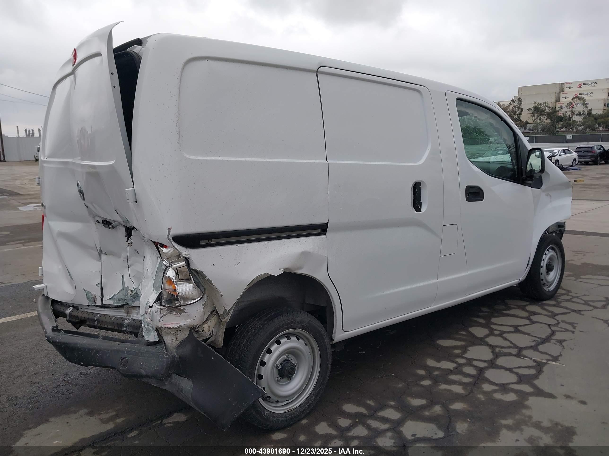 NISSAN NV200 image 4