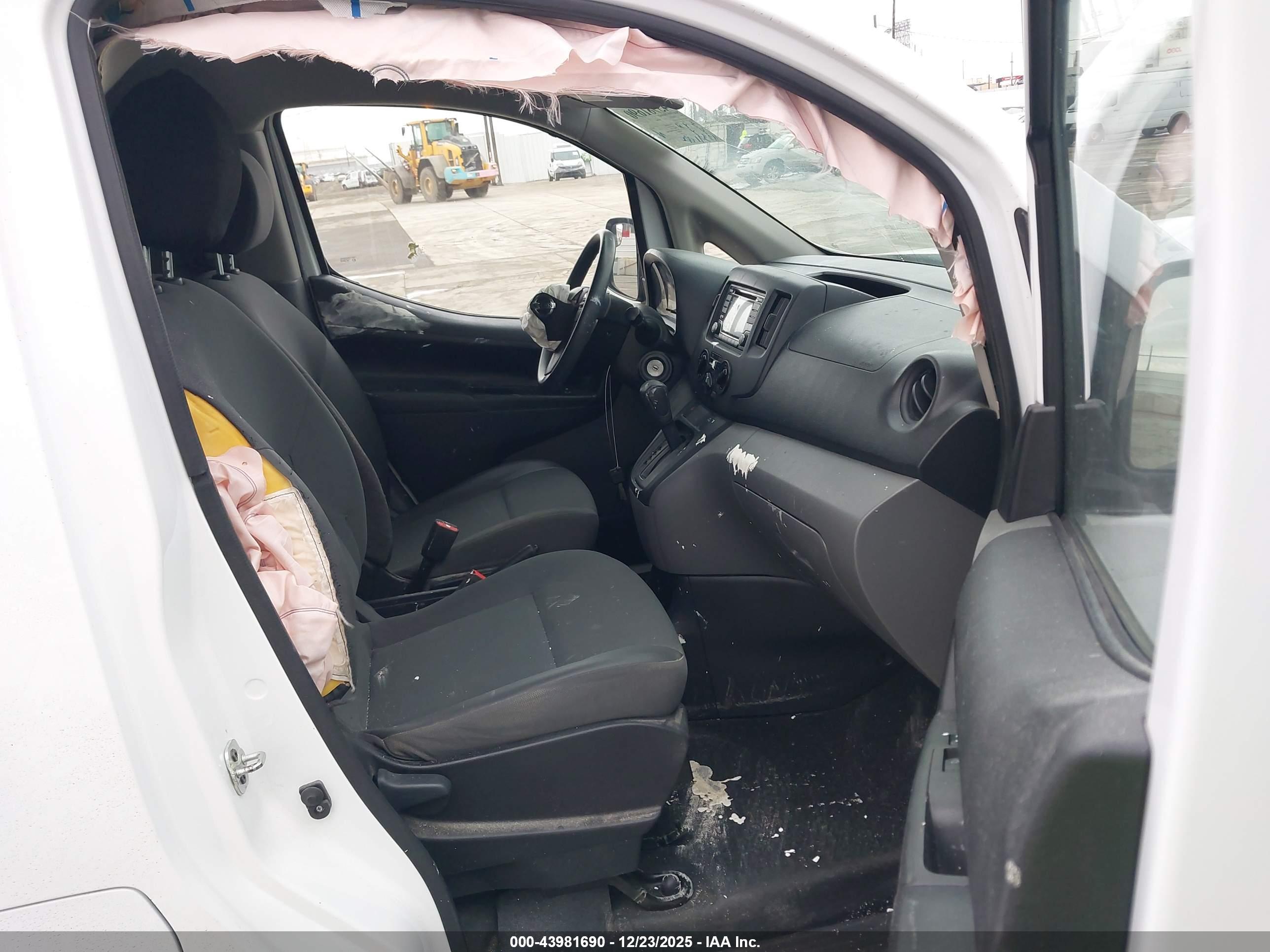 NISSAN NV200 image 5