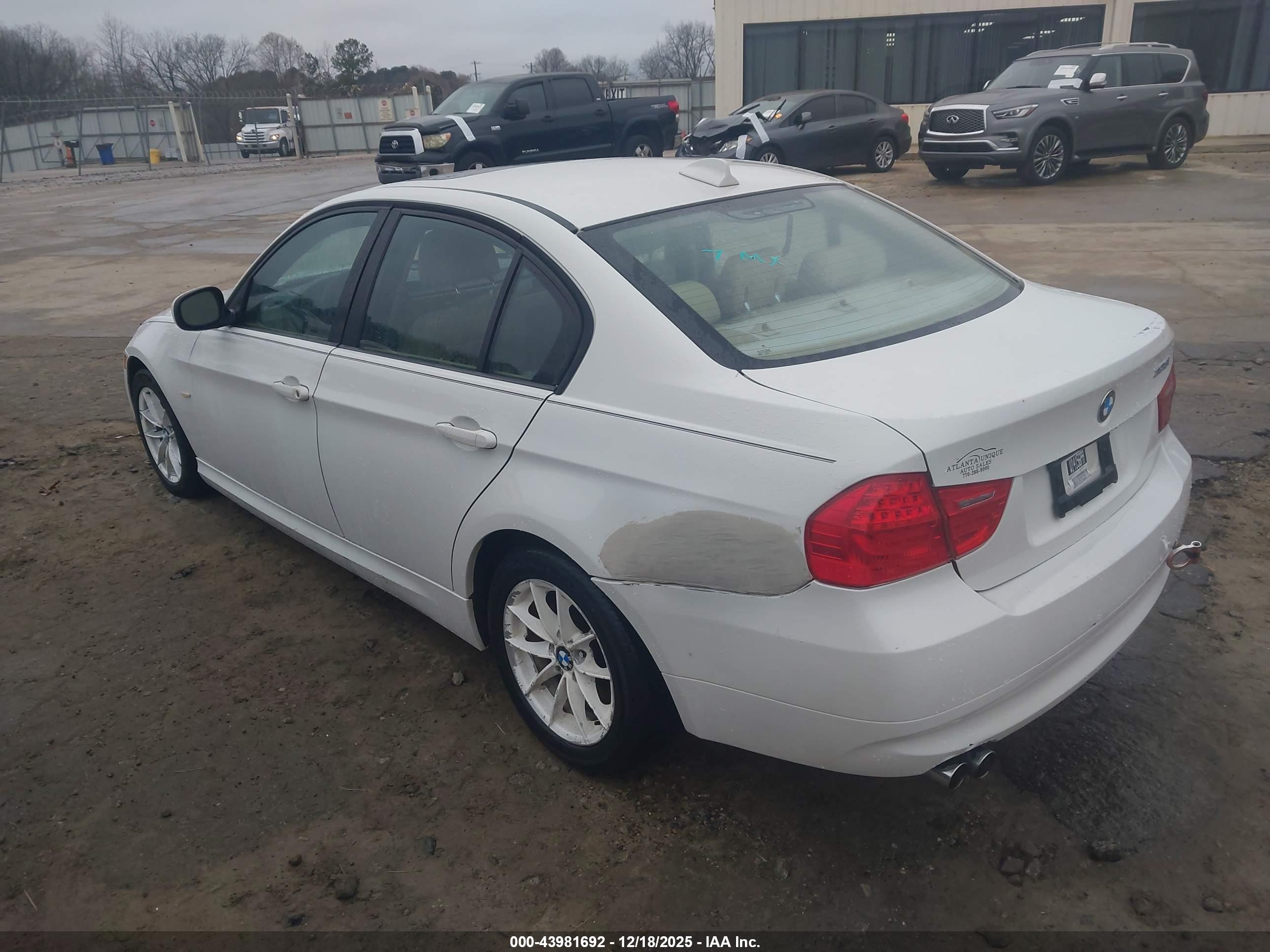 BMW 328I image 3