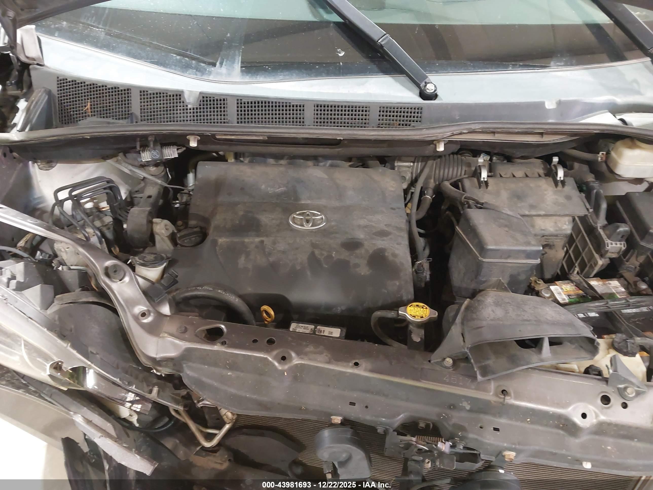 TOYOTA SIENNA image 10