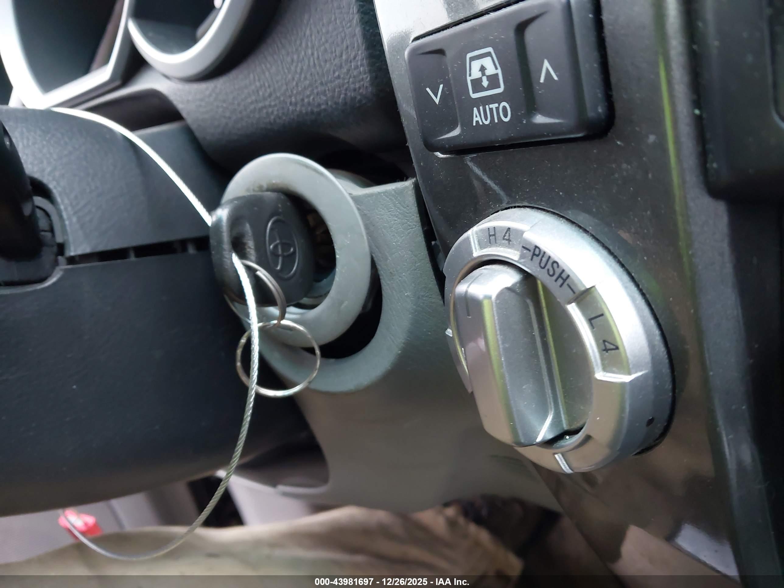 TOYOTA 4RUNNER image 11