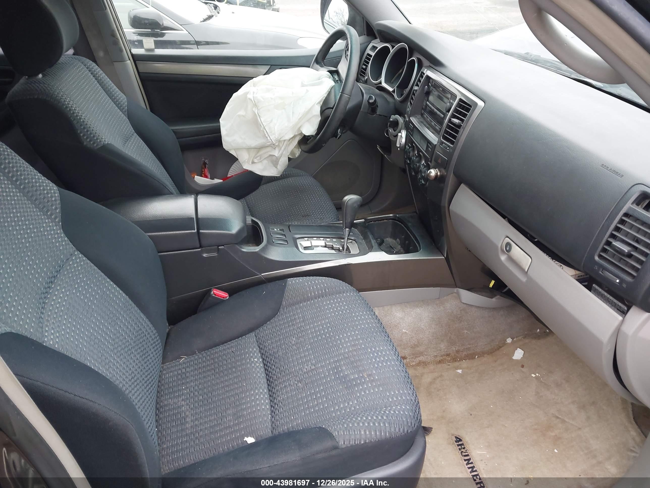 TOYOTA 4RUNNER image 5