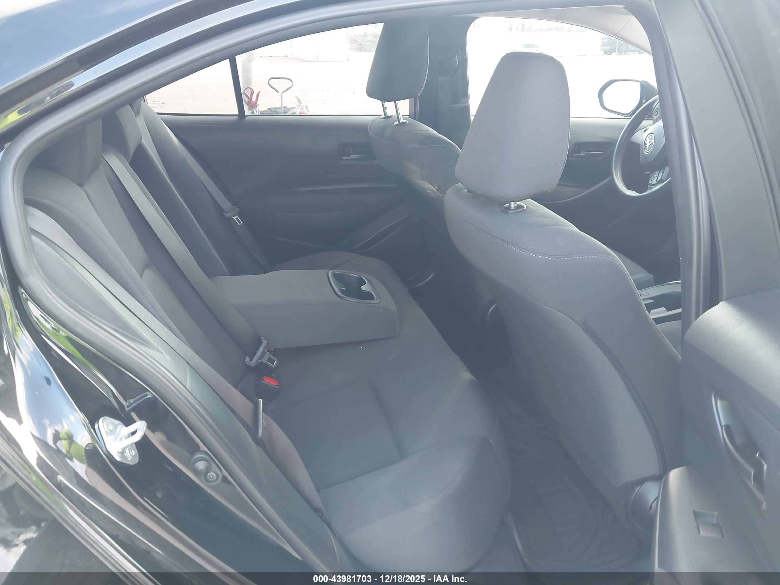 TOYOTA COROLLA image 8