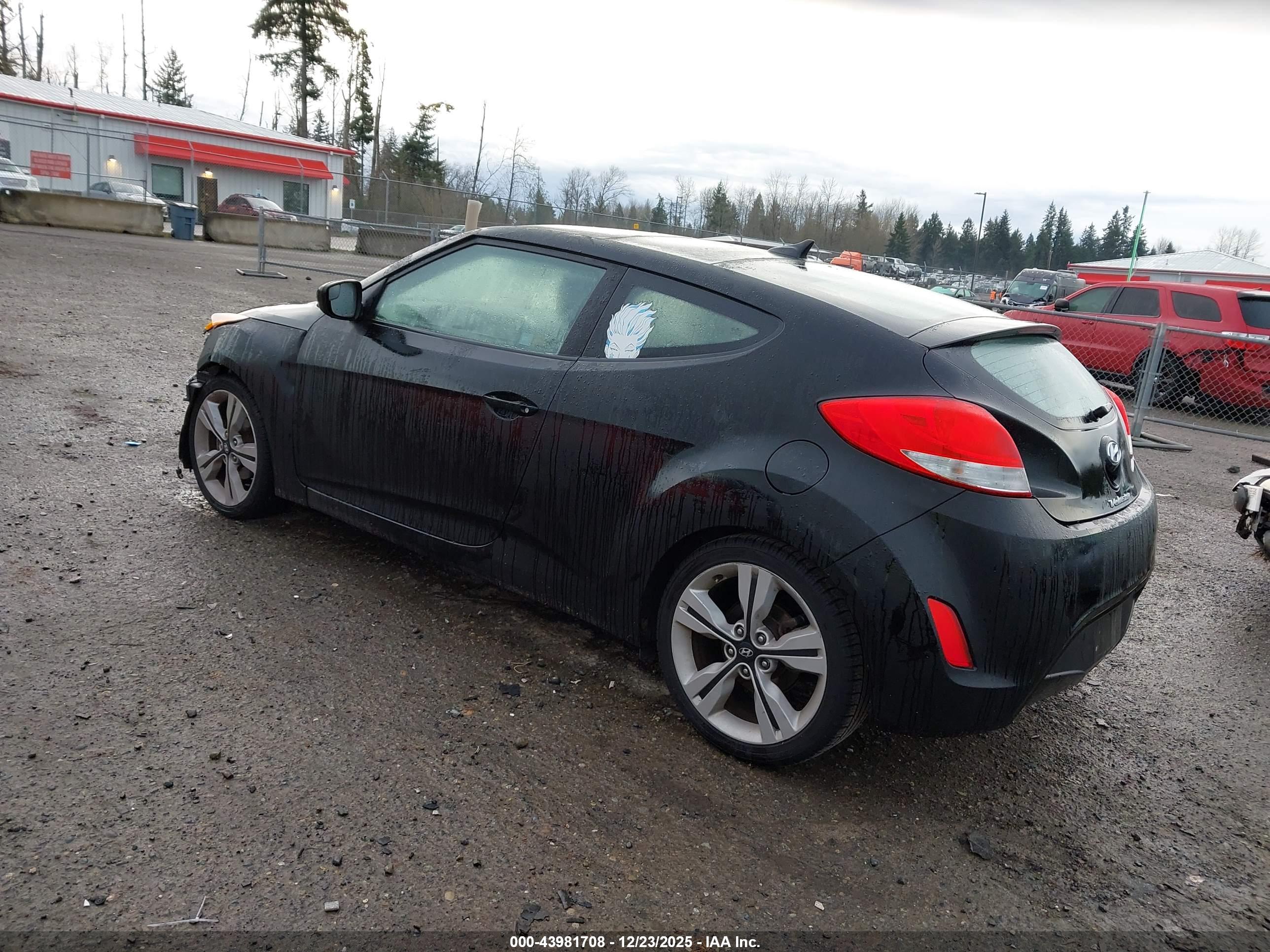 HYUNDAI VELOSTER image 3
