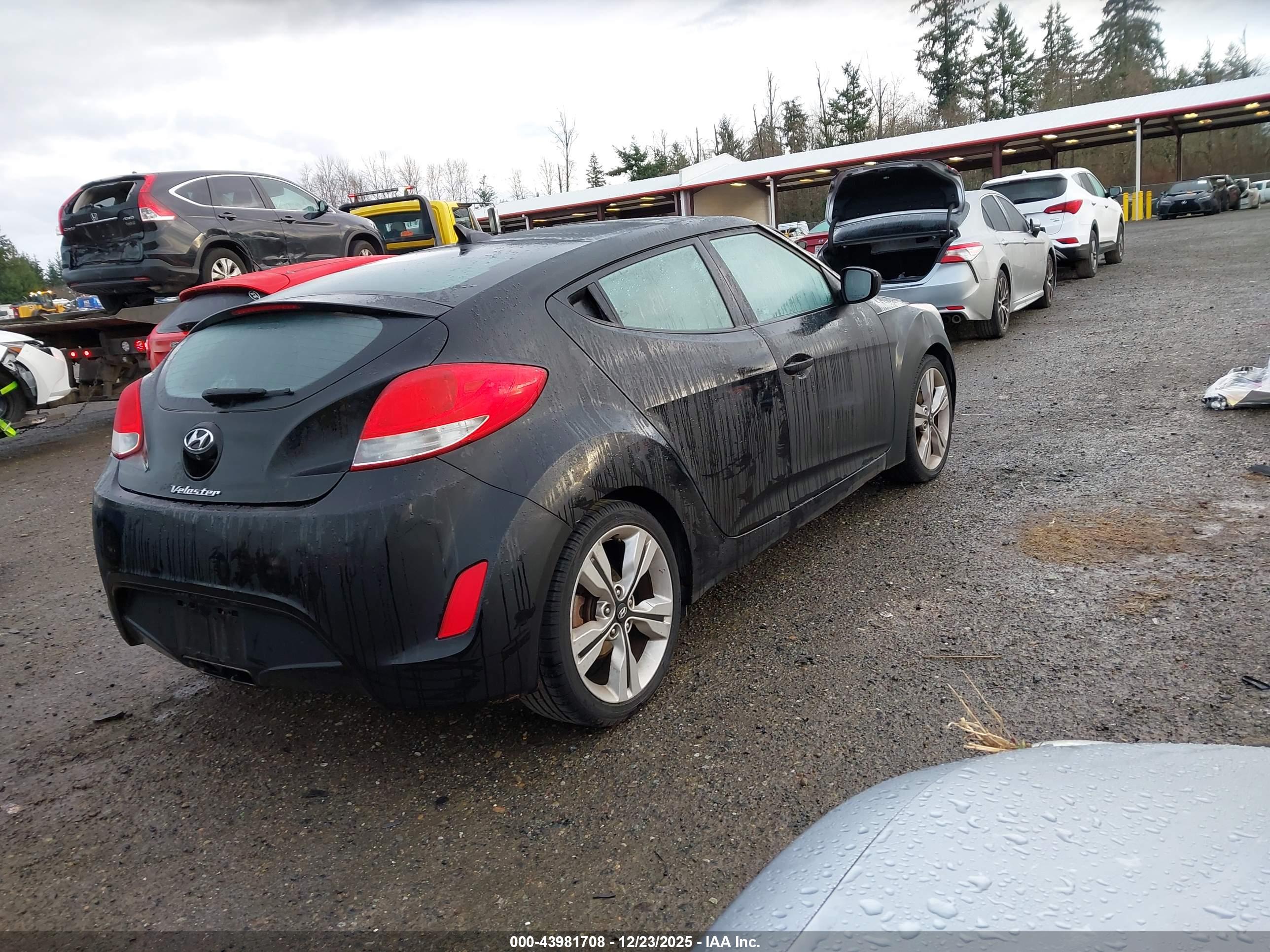 HYUNDAI VELOSTER image 4