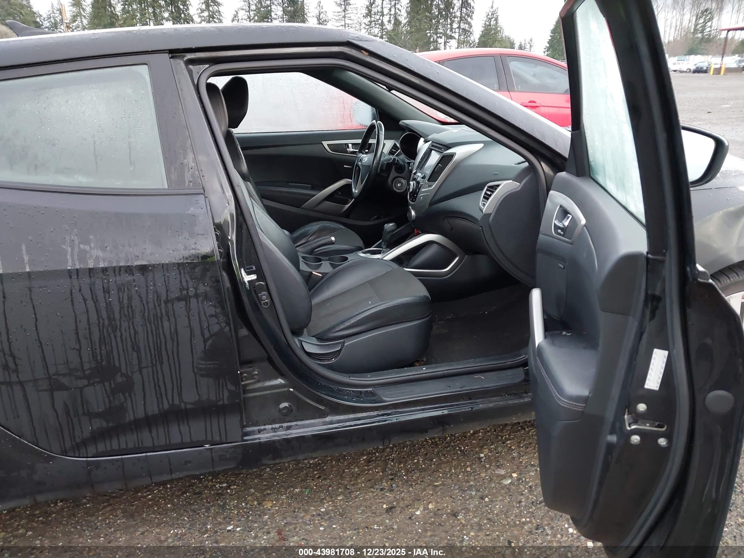 HYUNDAI VELOSTER image 5