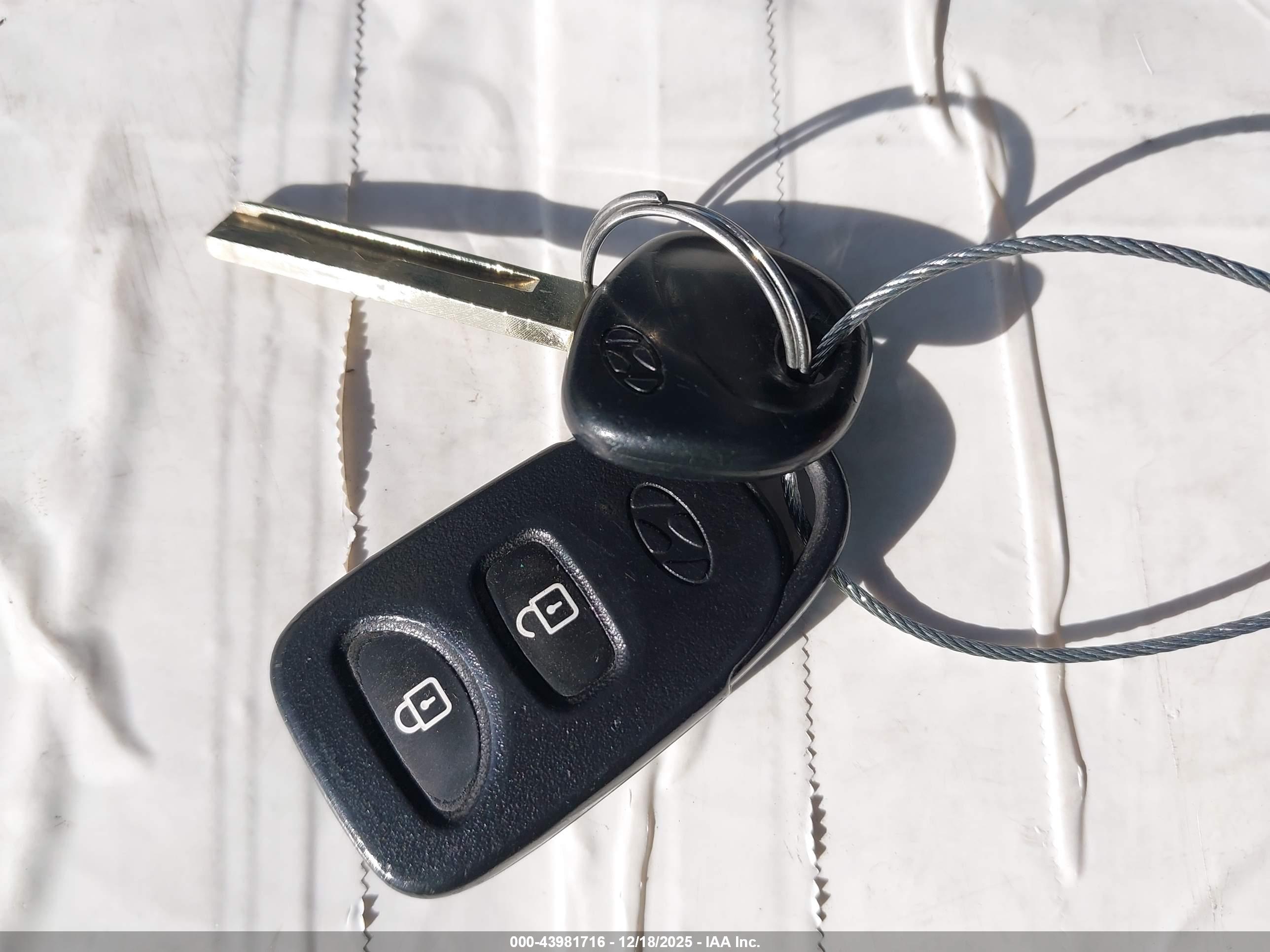 HYUNDAI ACCENT image 11