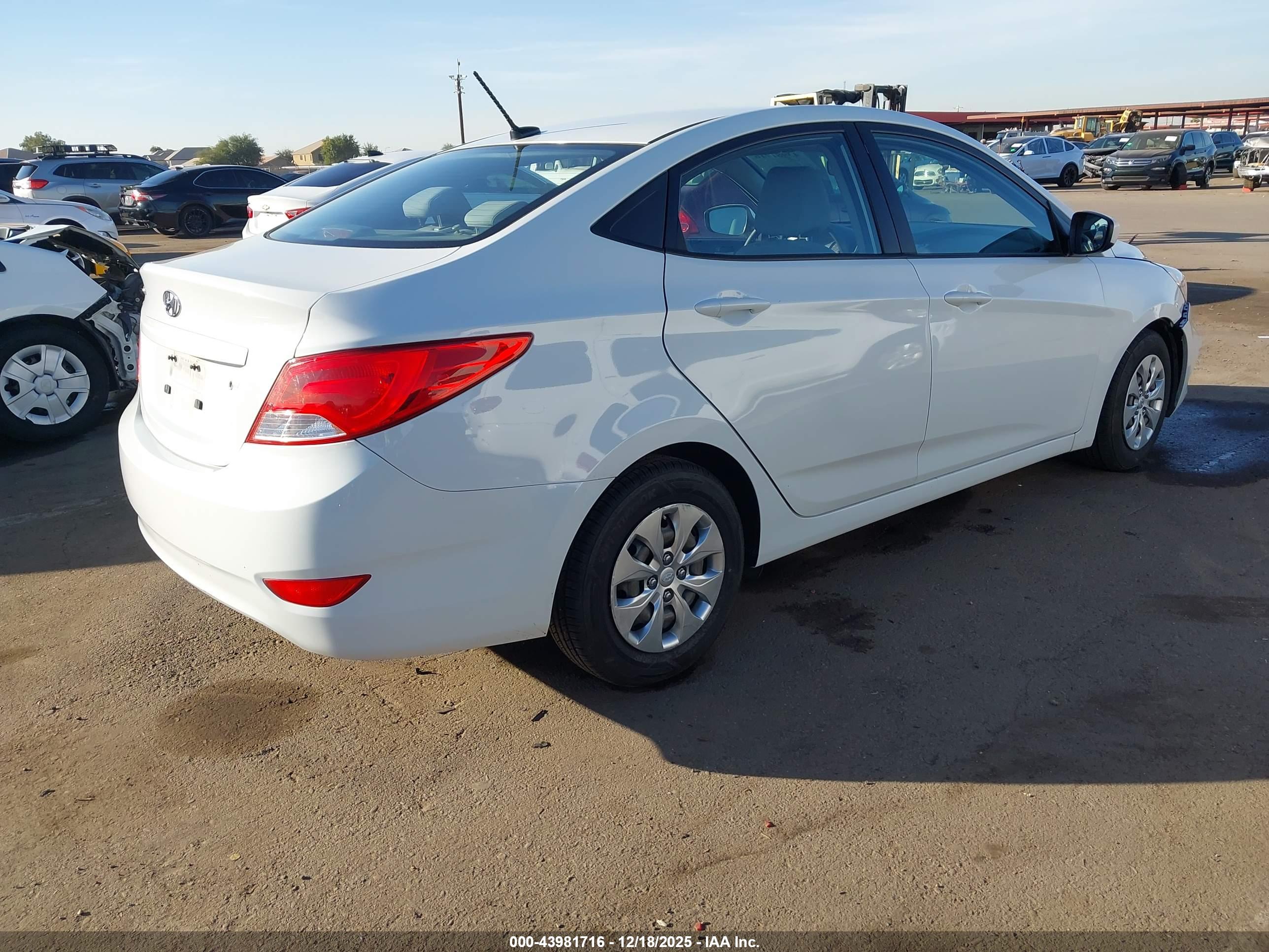 HYUNDAI ACCENT image 4