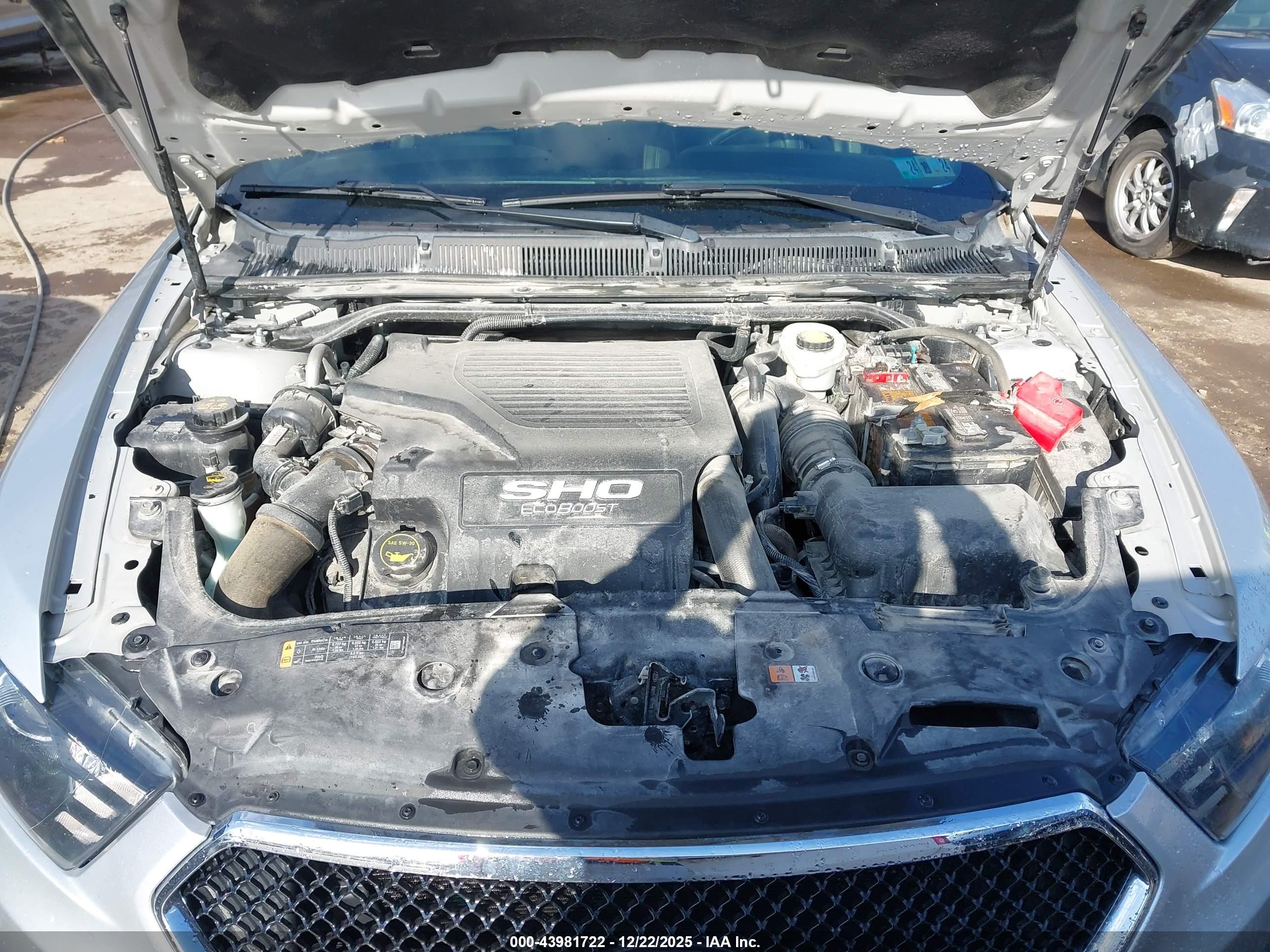 FORD TAURUS image 10