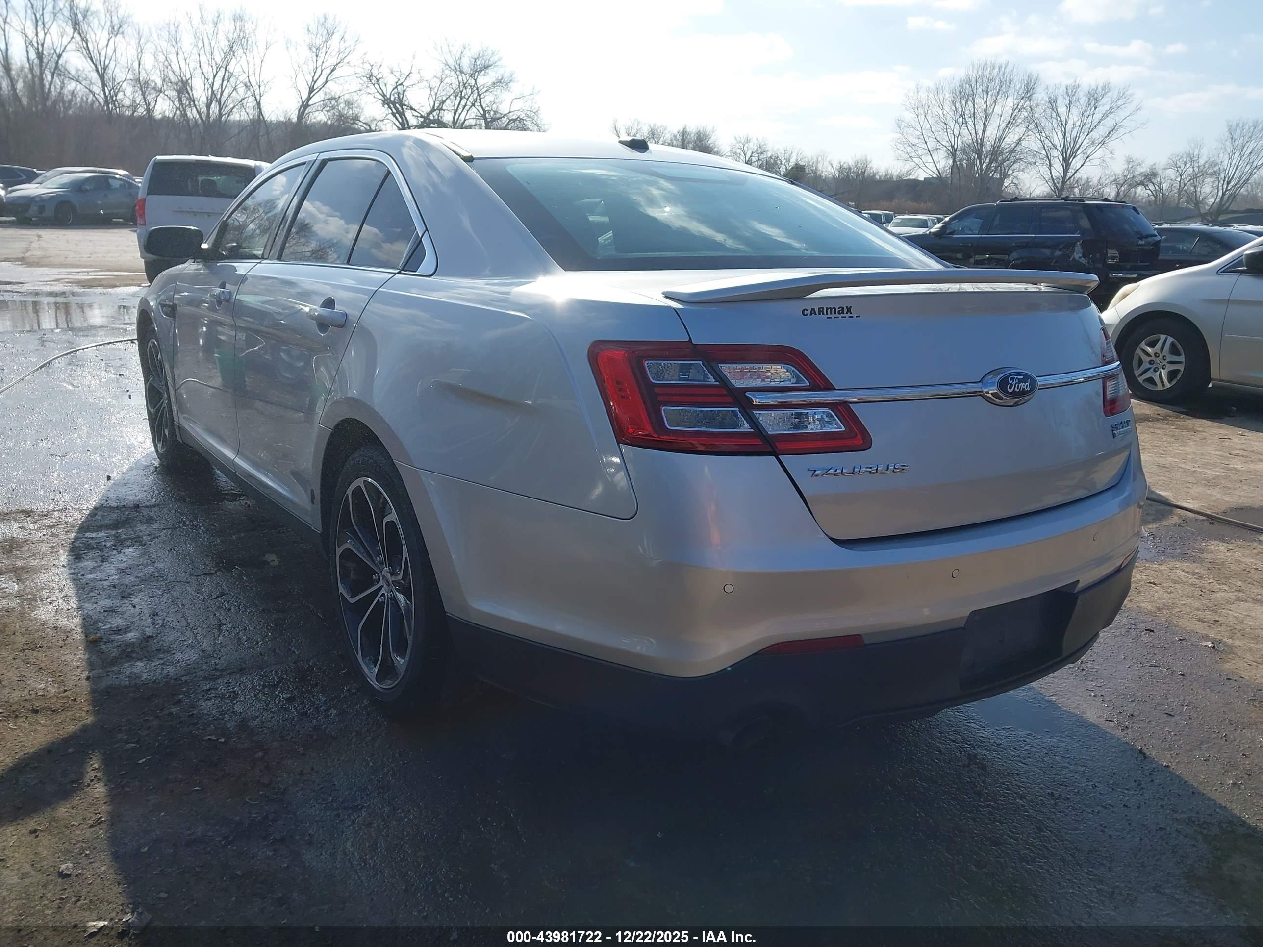 FORD TAURUS image 3