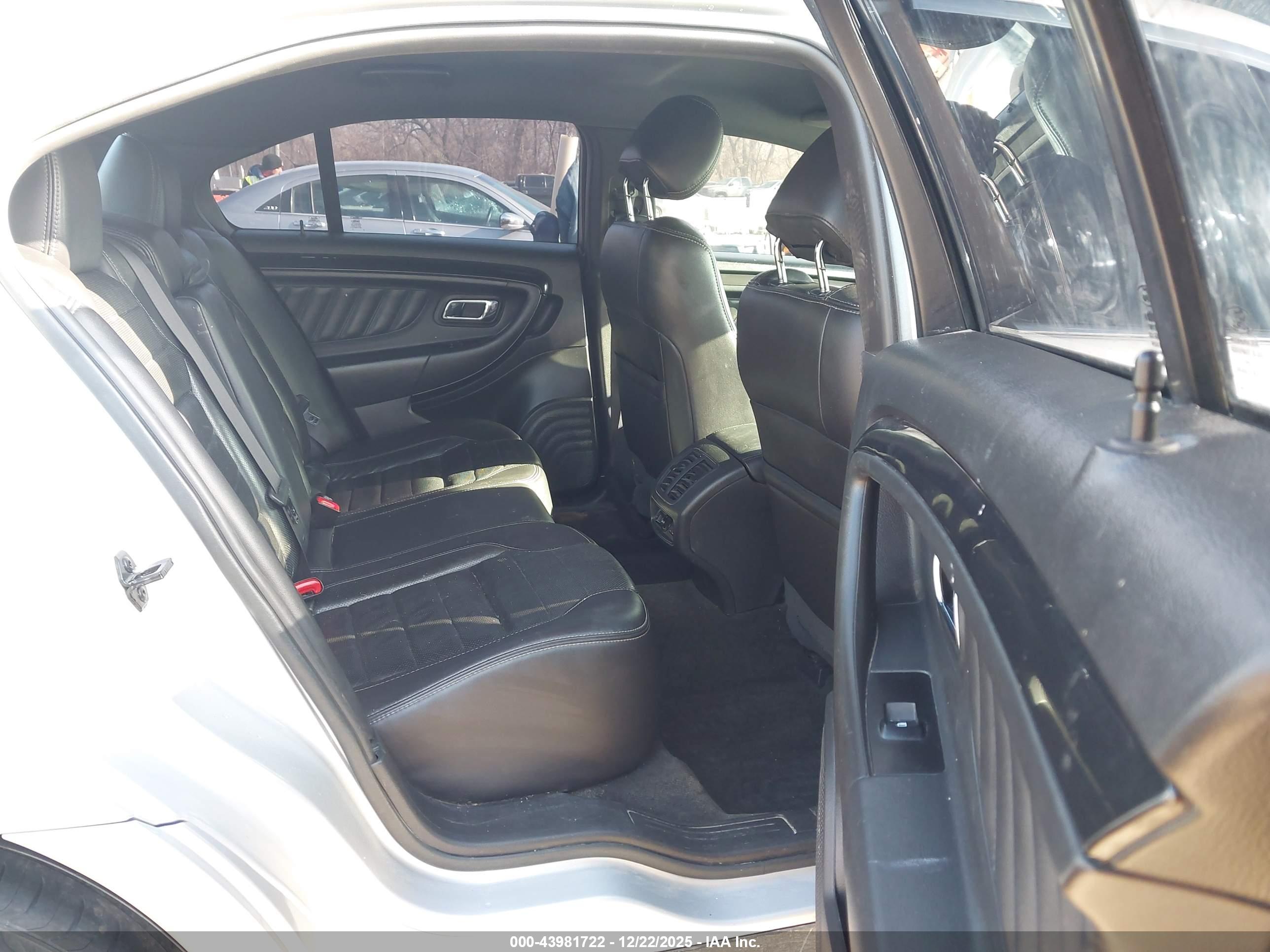 FORD TAURUS image 8