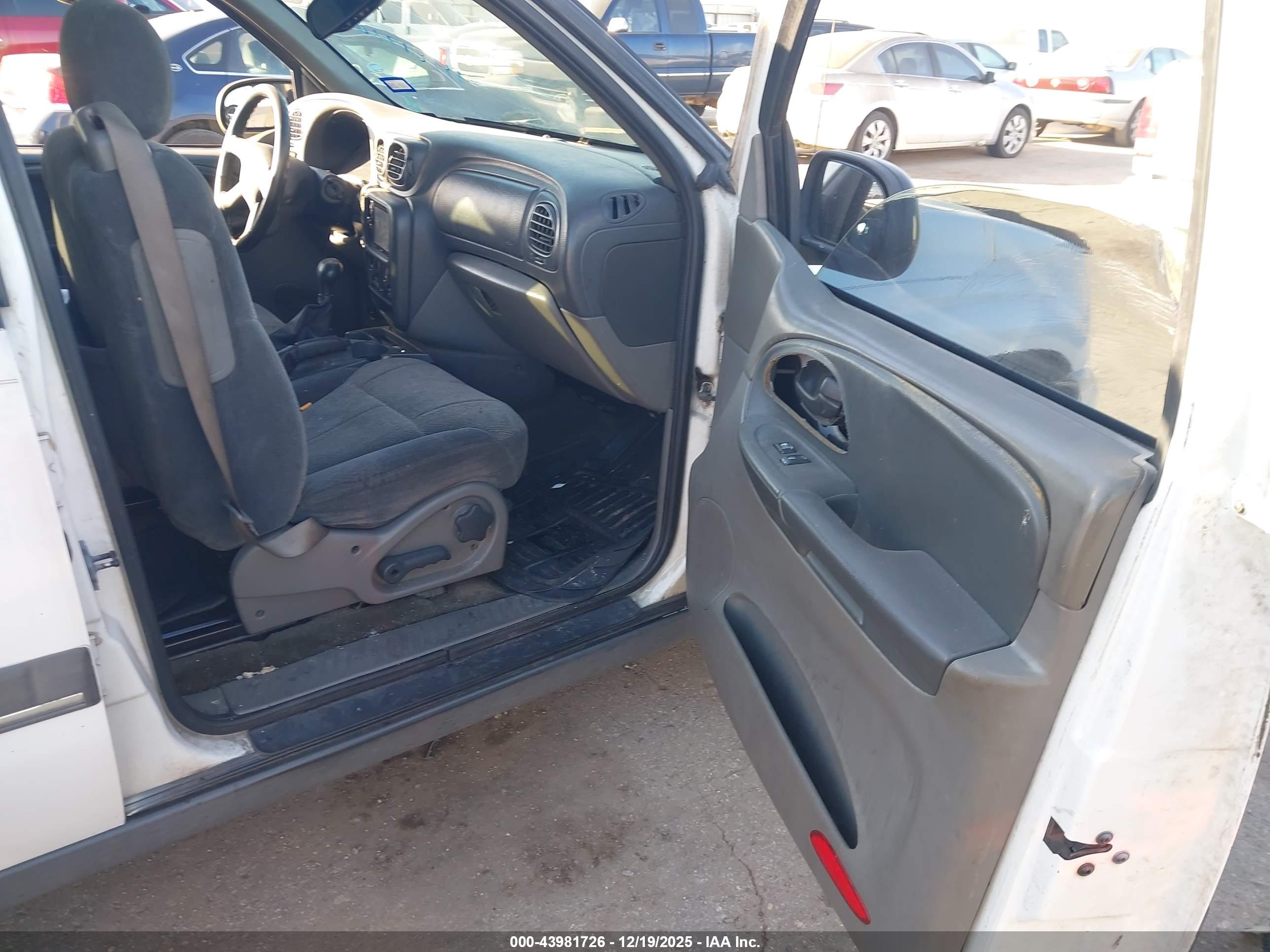 CHEVROLET TRAILBLAZER image 5