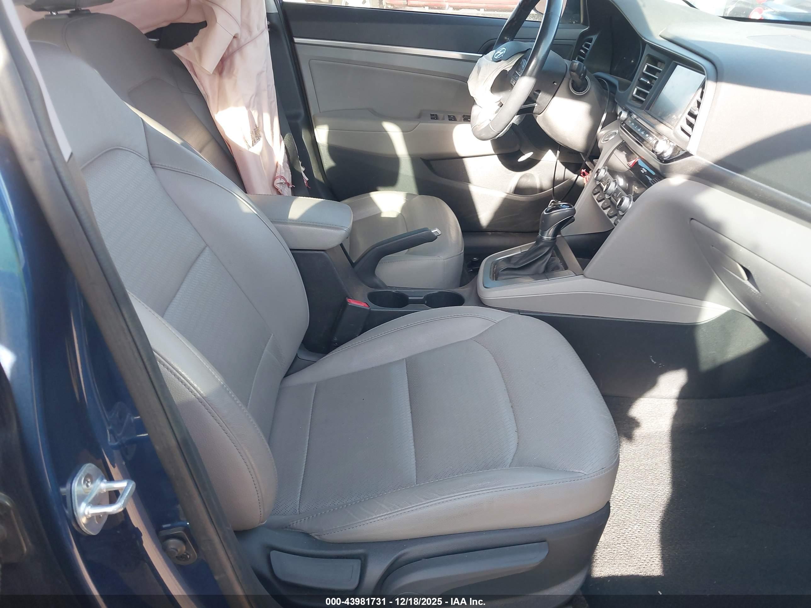 HYUNDAI ELANTRA image 5