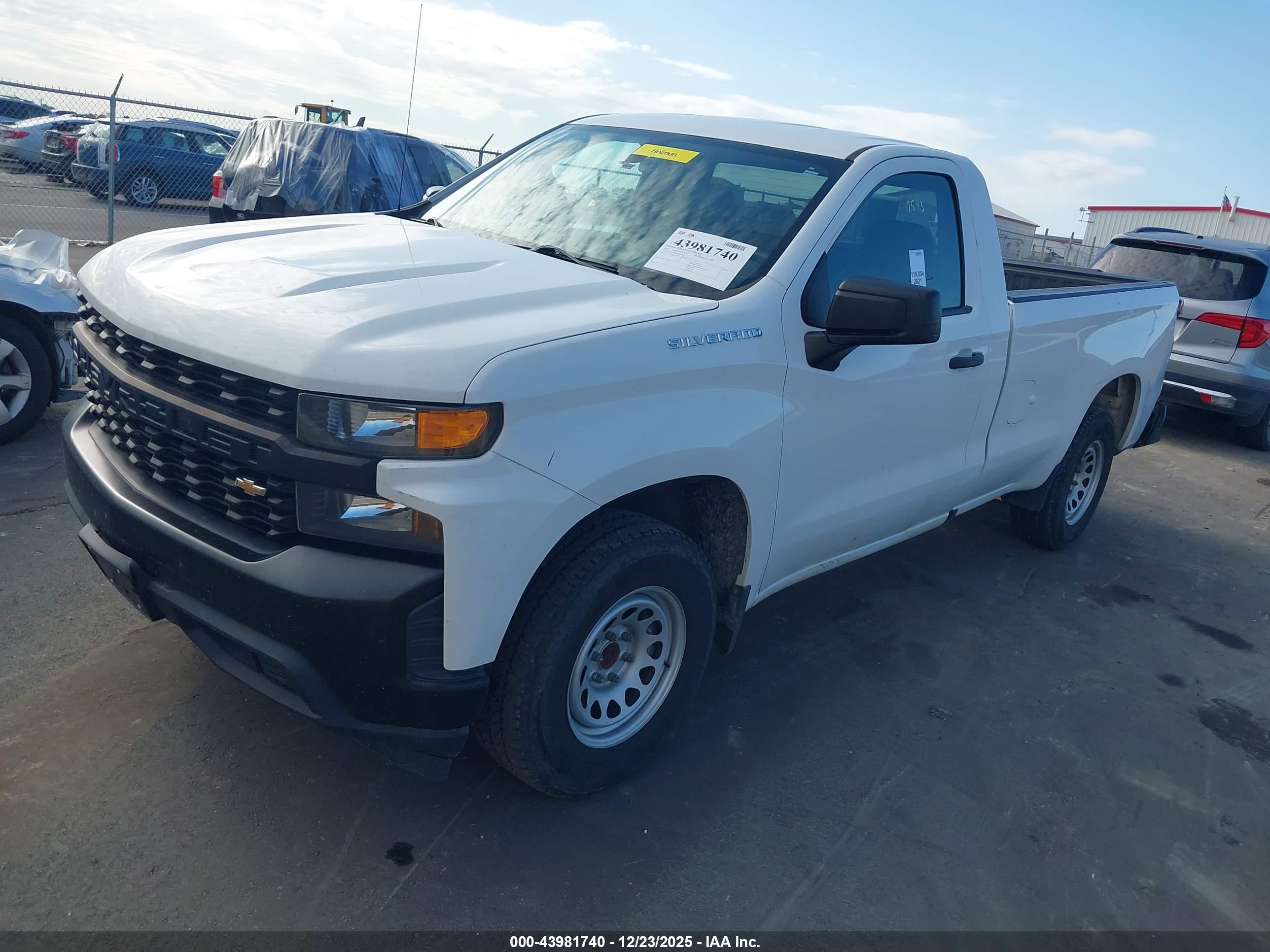 CHEVROLET SILVERADO image 2
