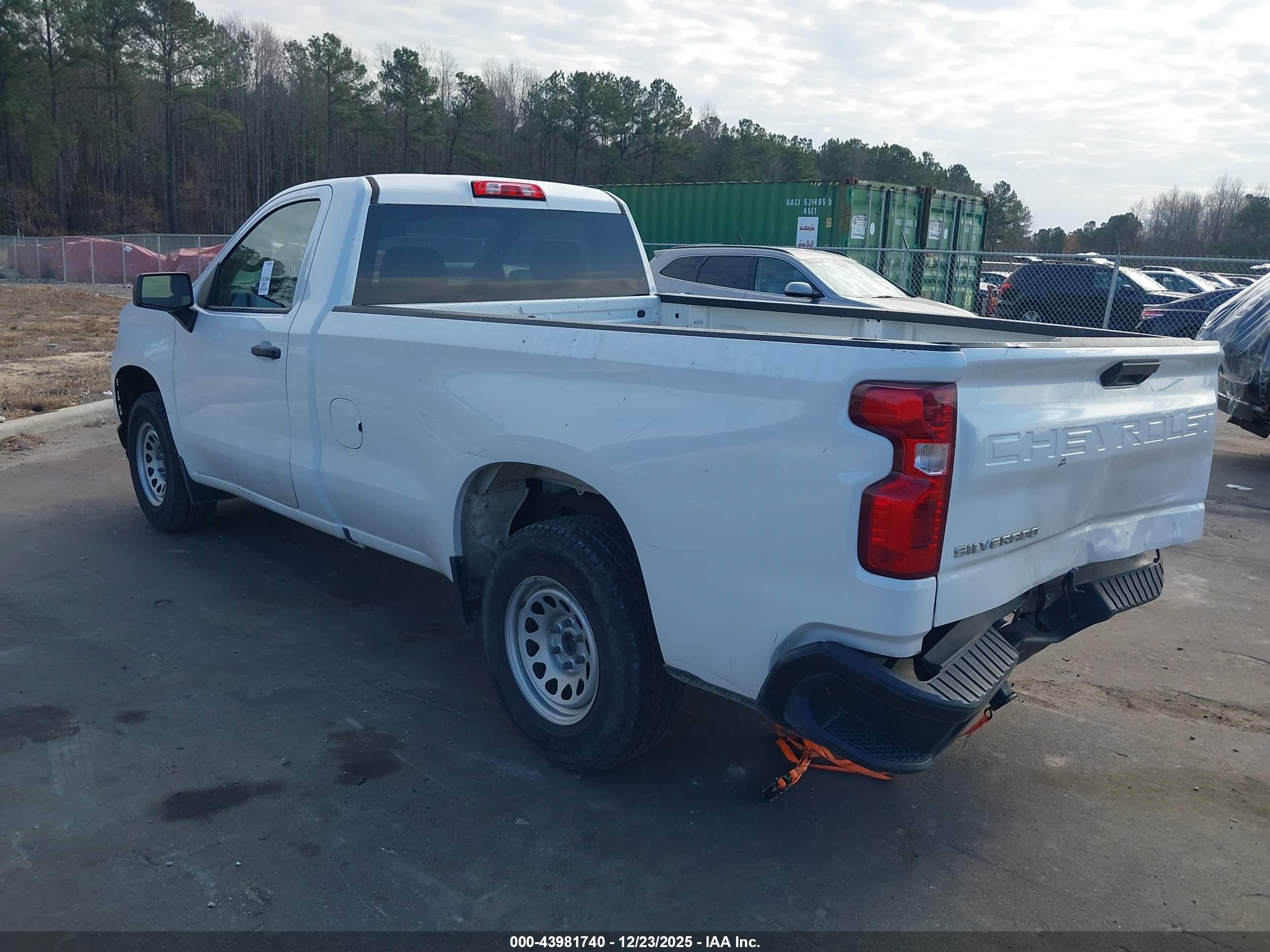CHEVROLET SILVERADO image 3