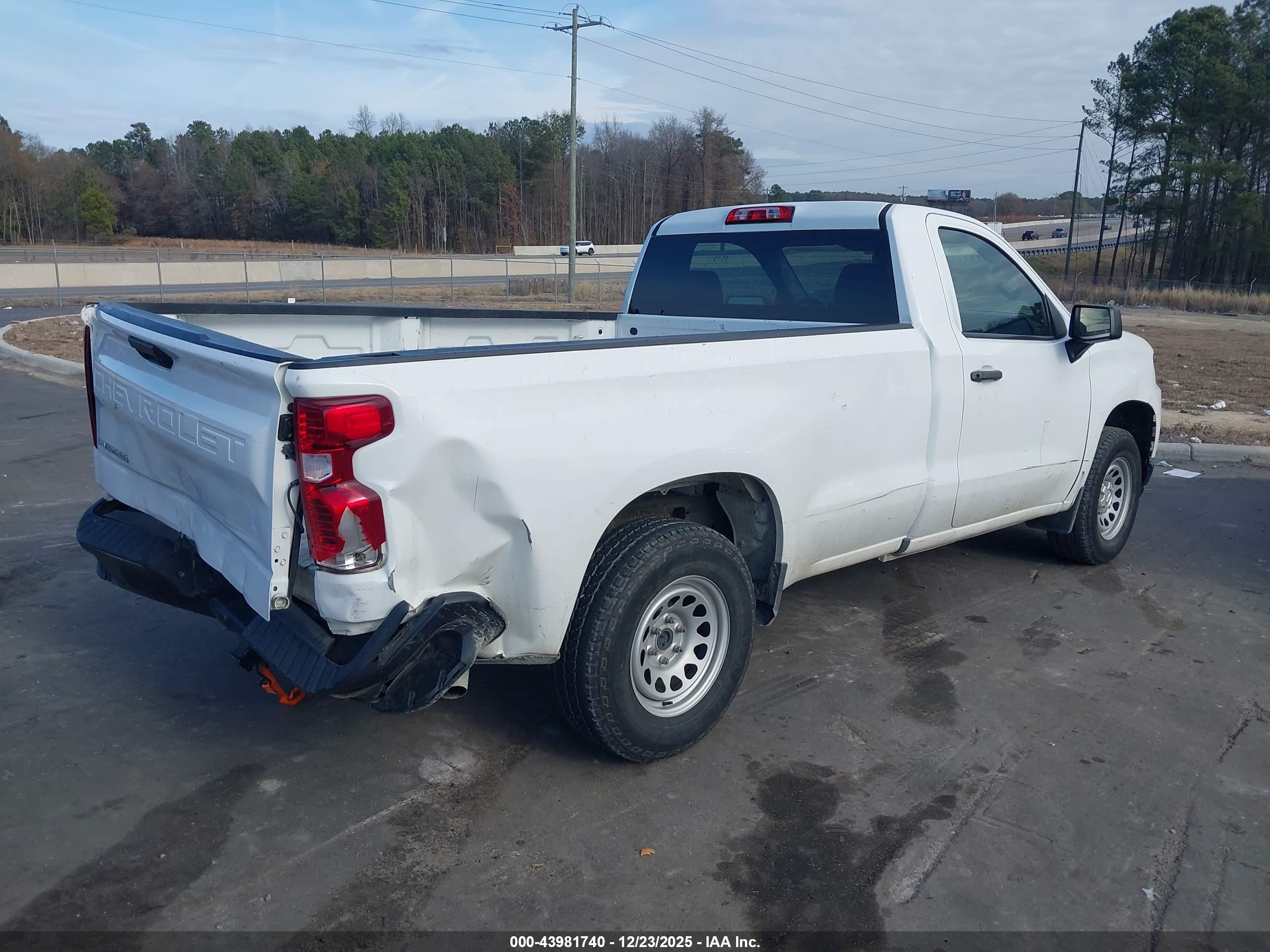 CHEVROLET SILVERADO image 4