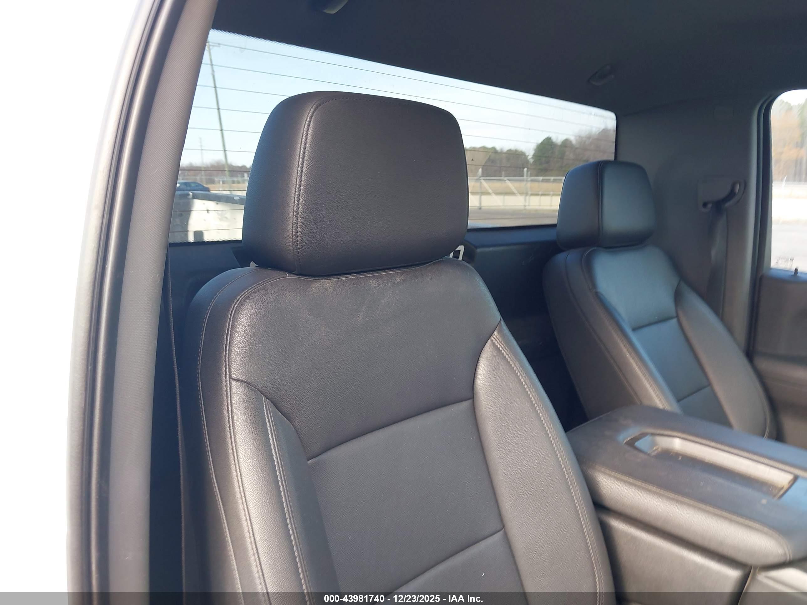 CHEVROLET SILVERADO image 8