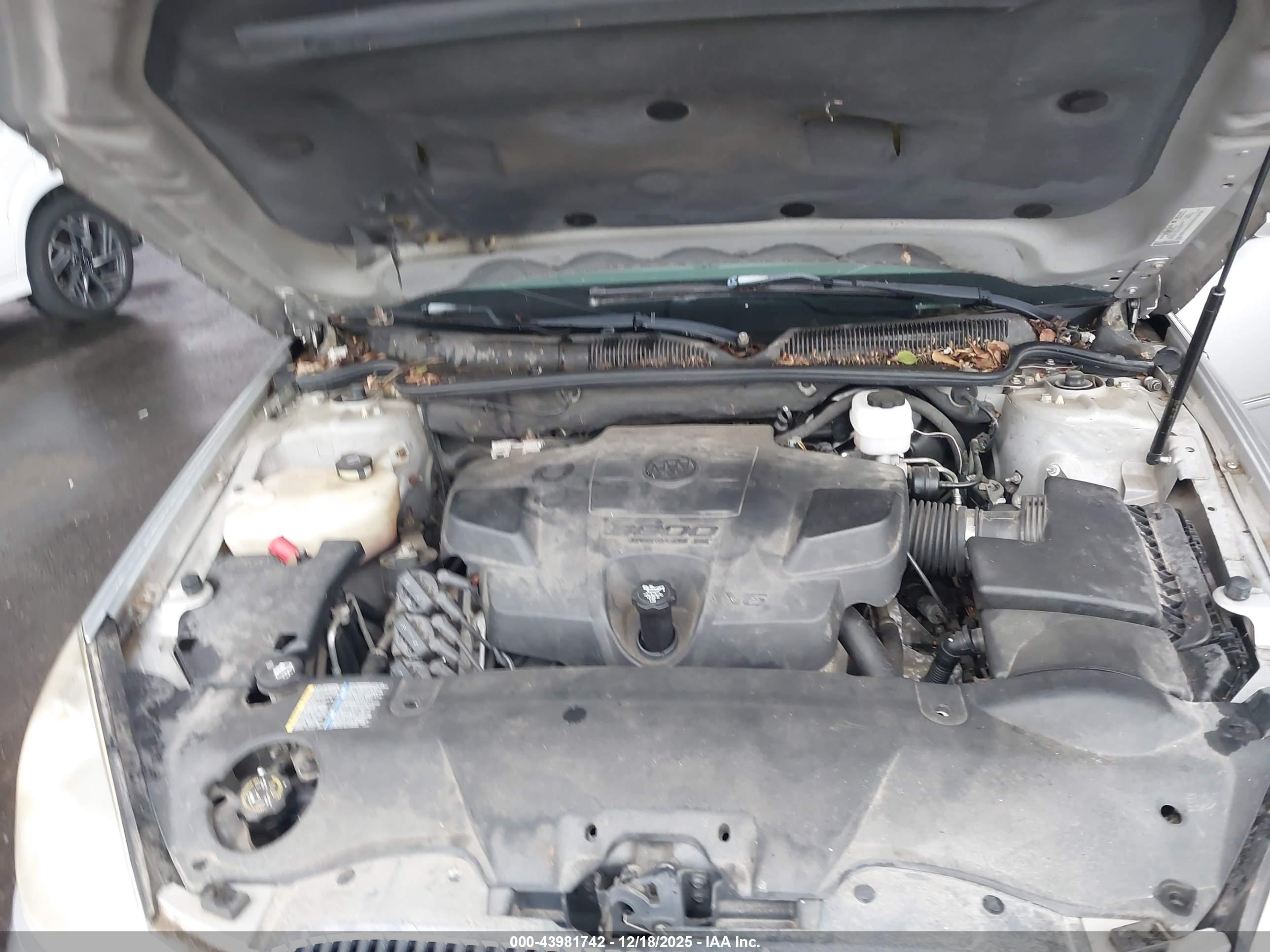 BUICK LUCERNE image 10