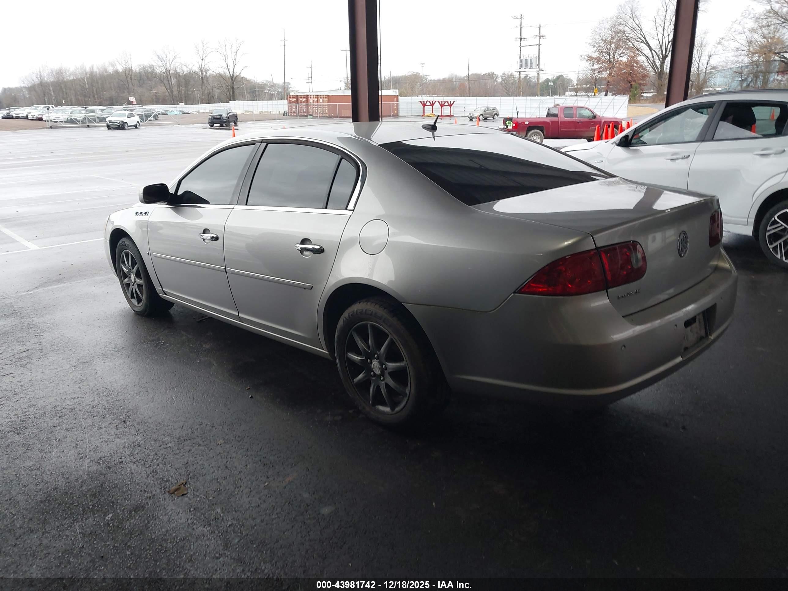 BUICK LUCERNE image 3