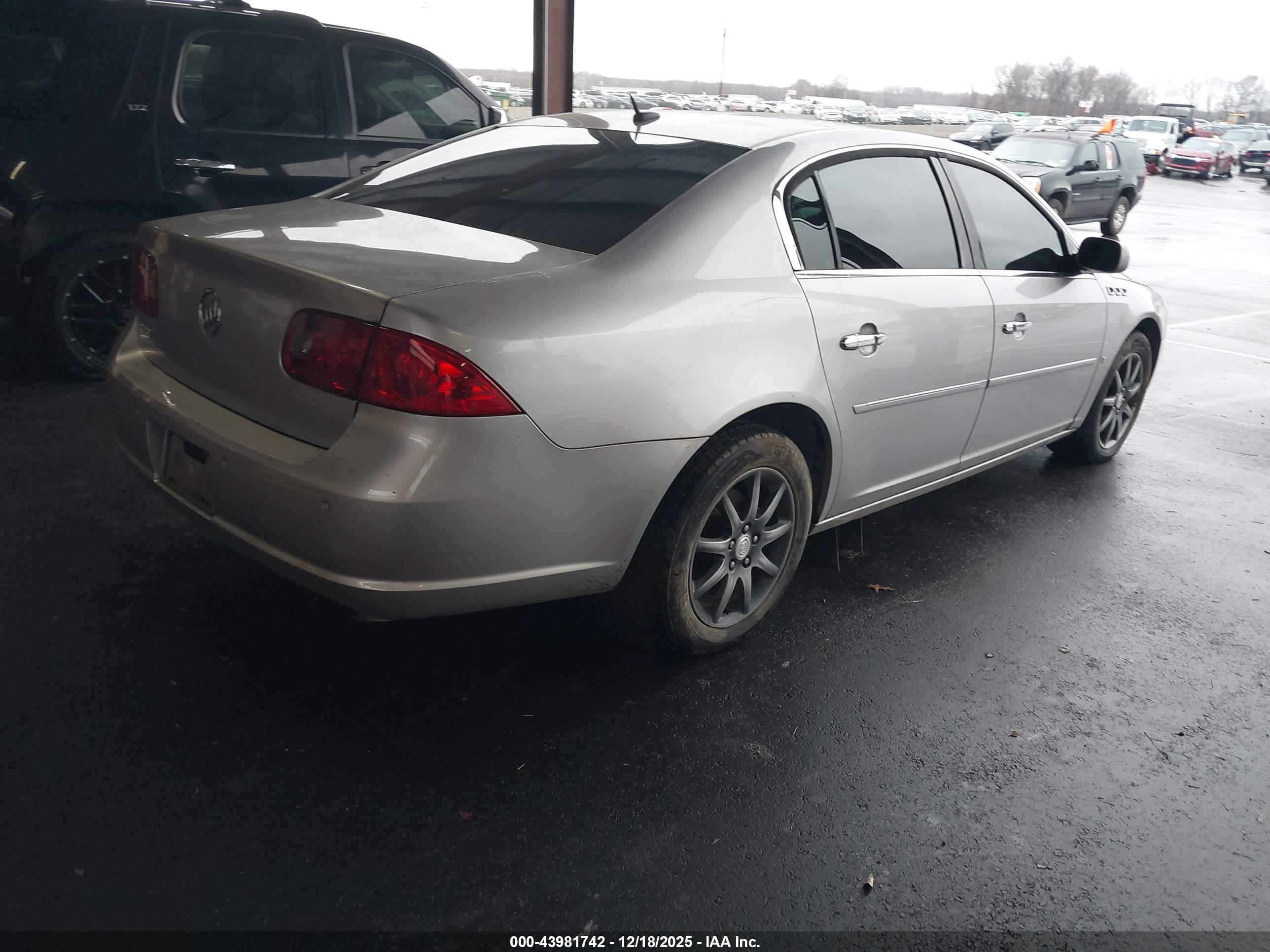 BUICK LUCERNE image 4