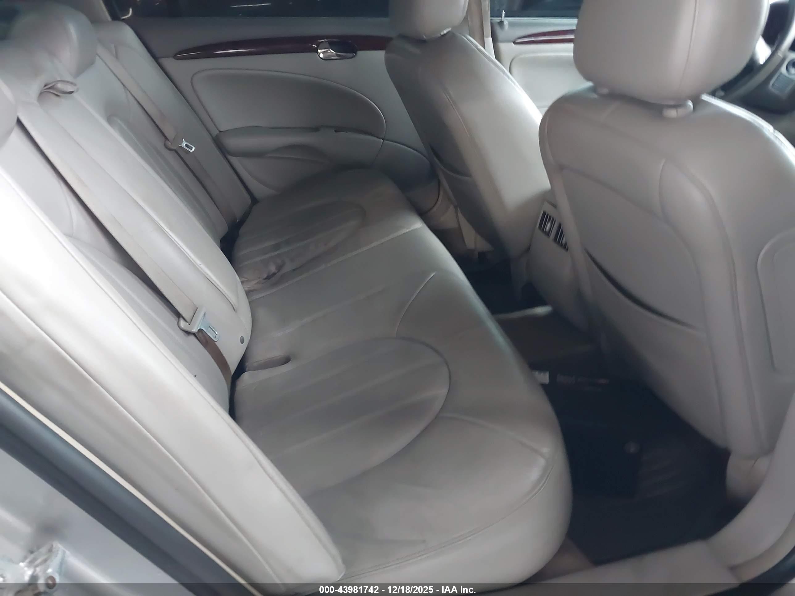 BUICK LUCERNE image 8