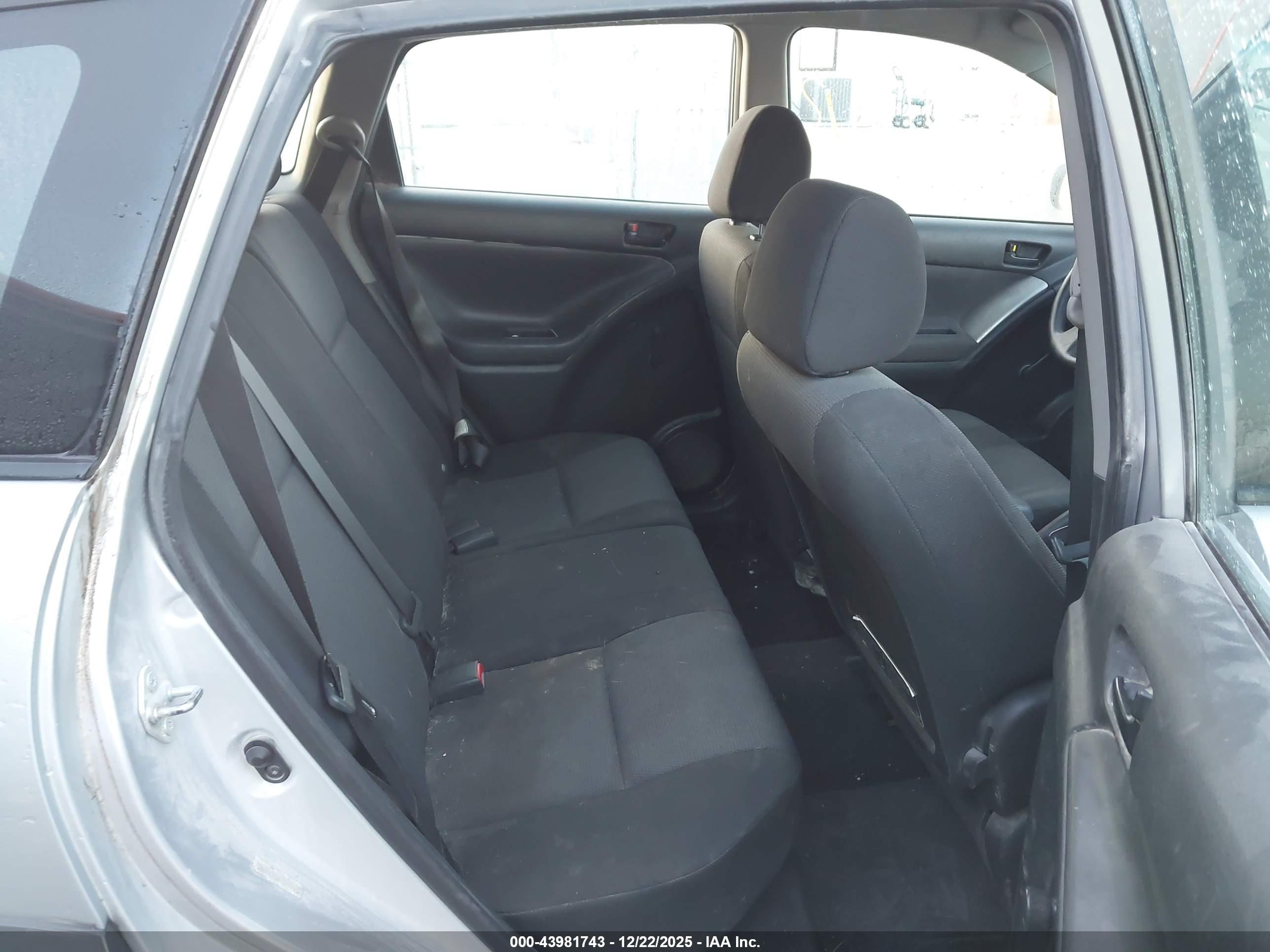 PONTIAC VIBE image 8