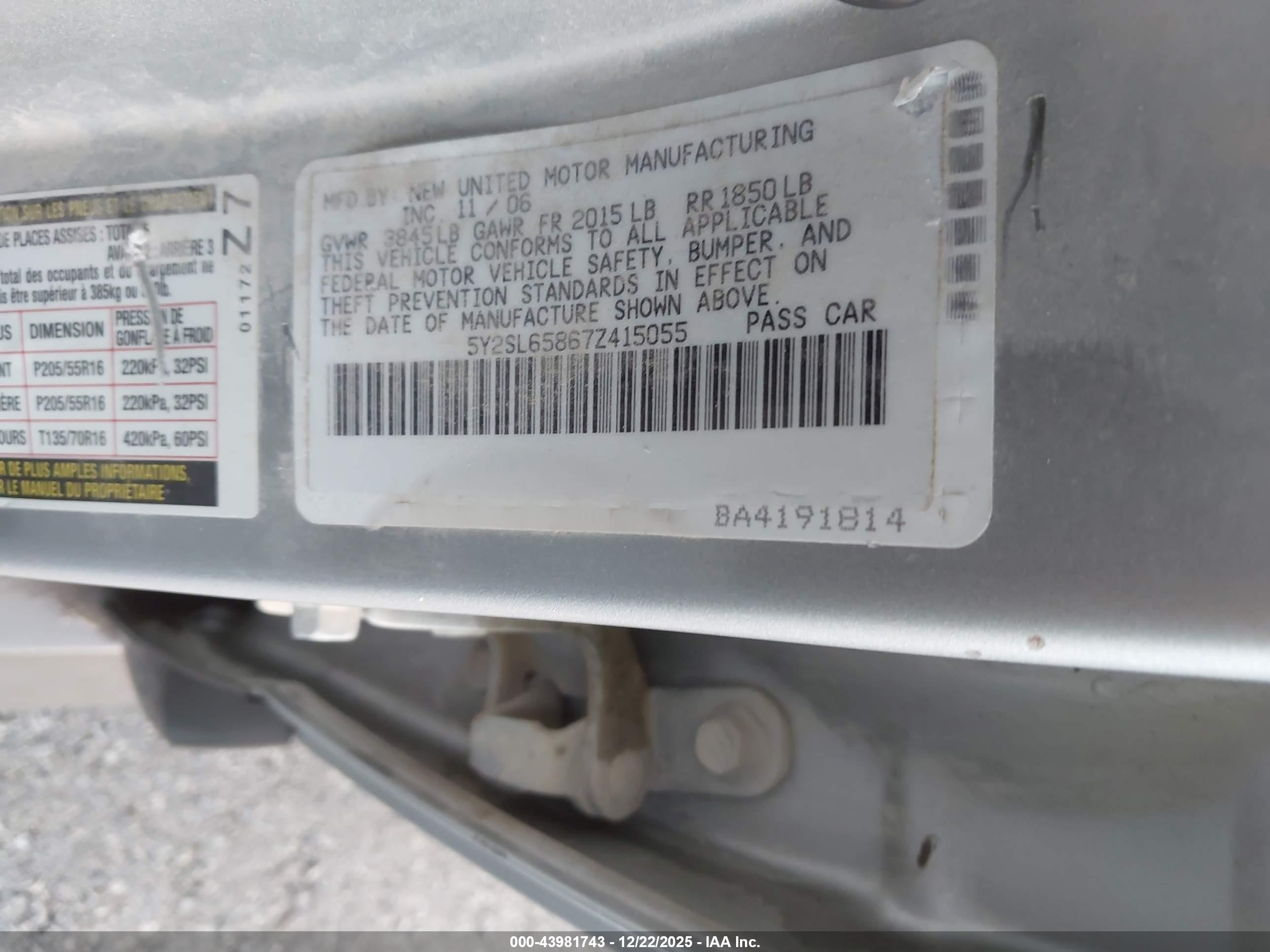PONTIAC VIBE image 9