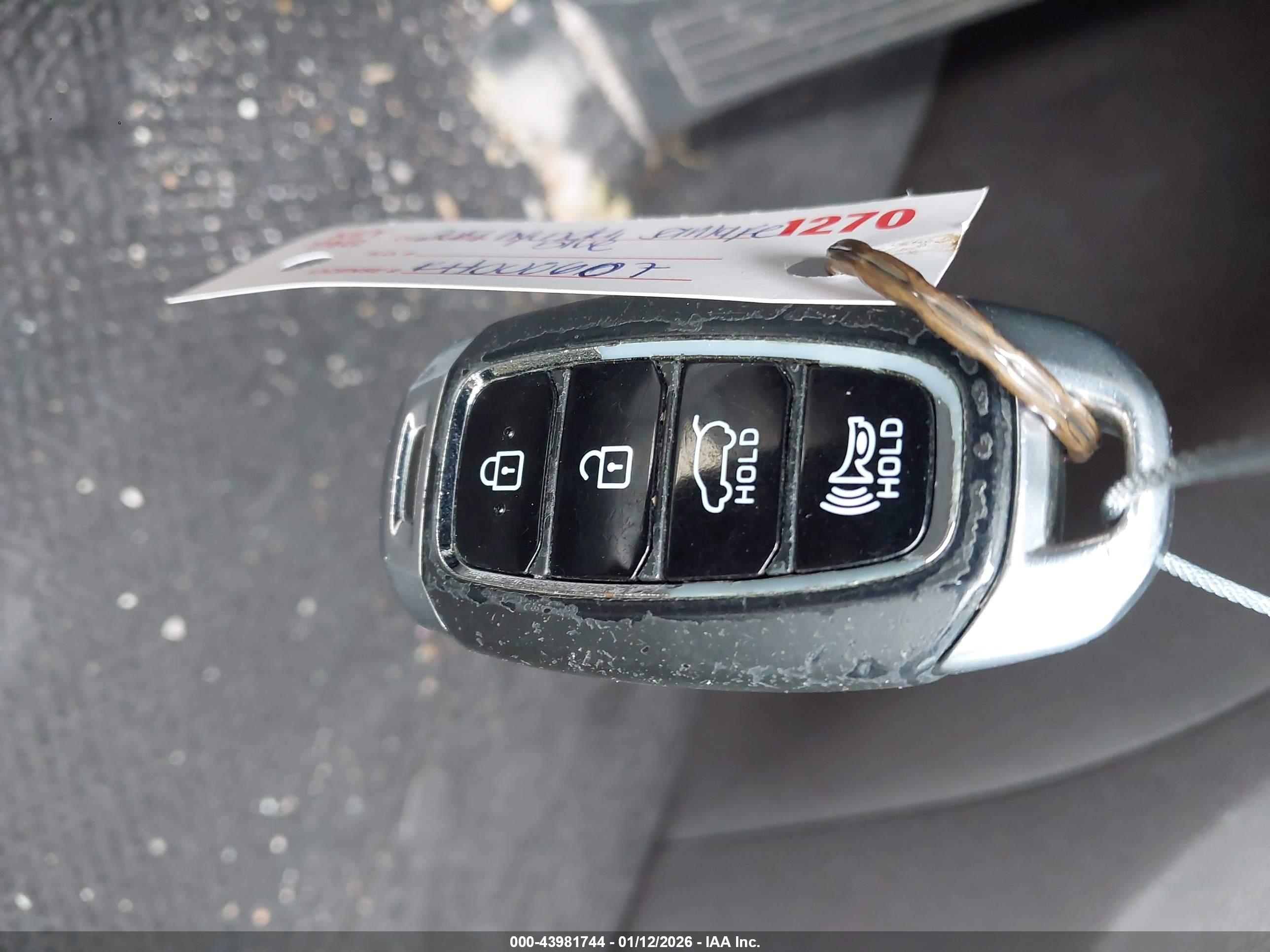 HYUNDAI SANTA image 11