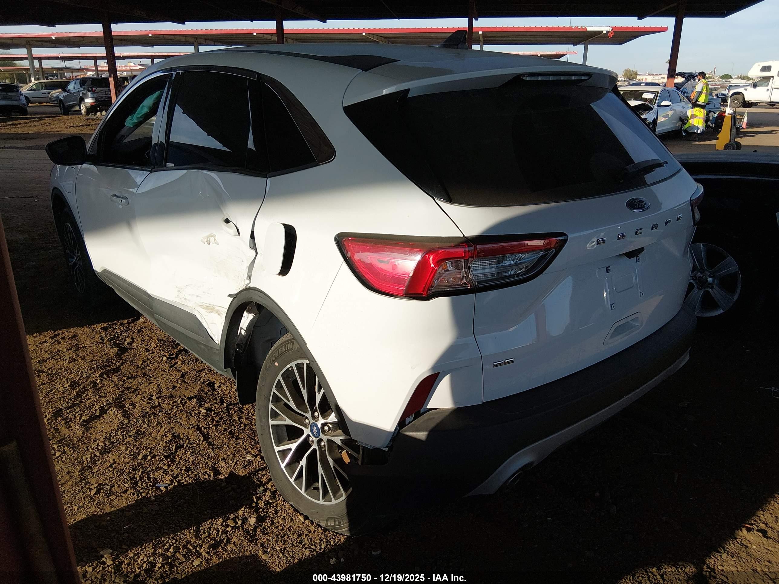 FORD ESCAPE image 3