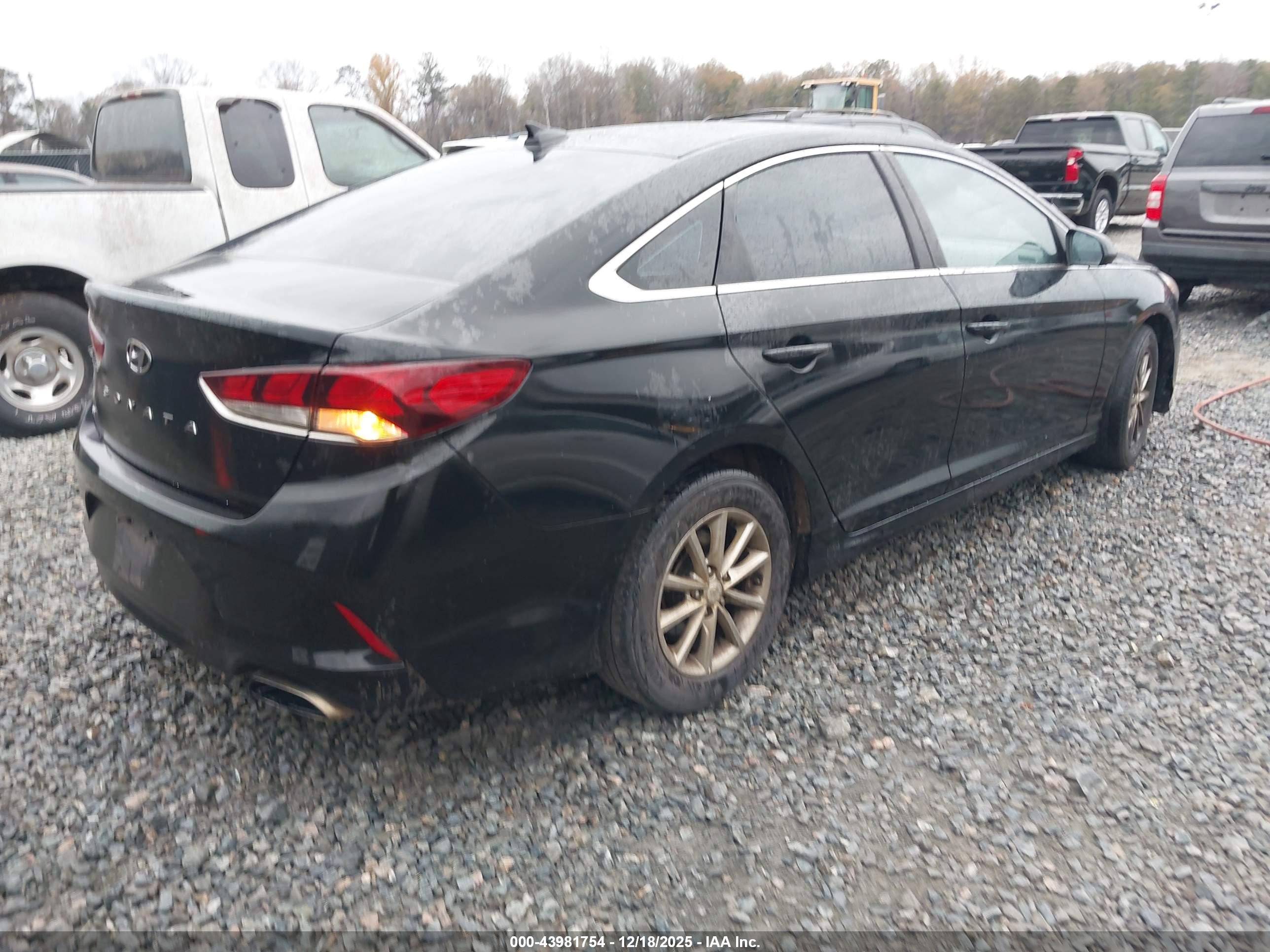 HYUNDAI SONATA image 4