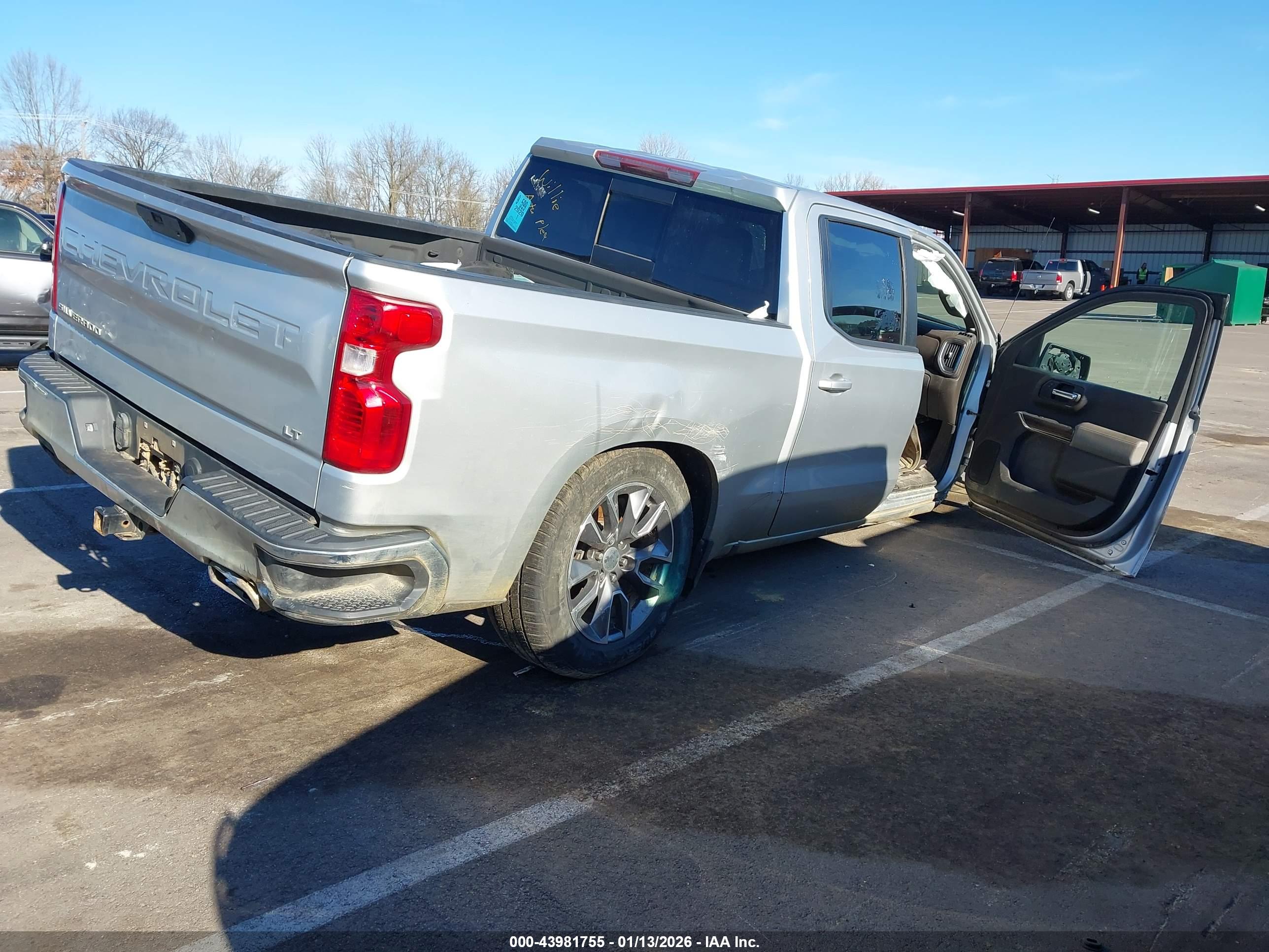 CHEVROLET SILVERADO image 4
