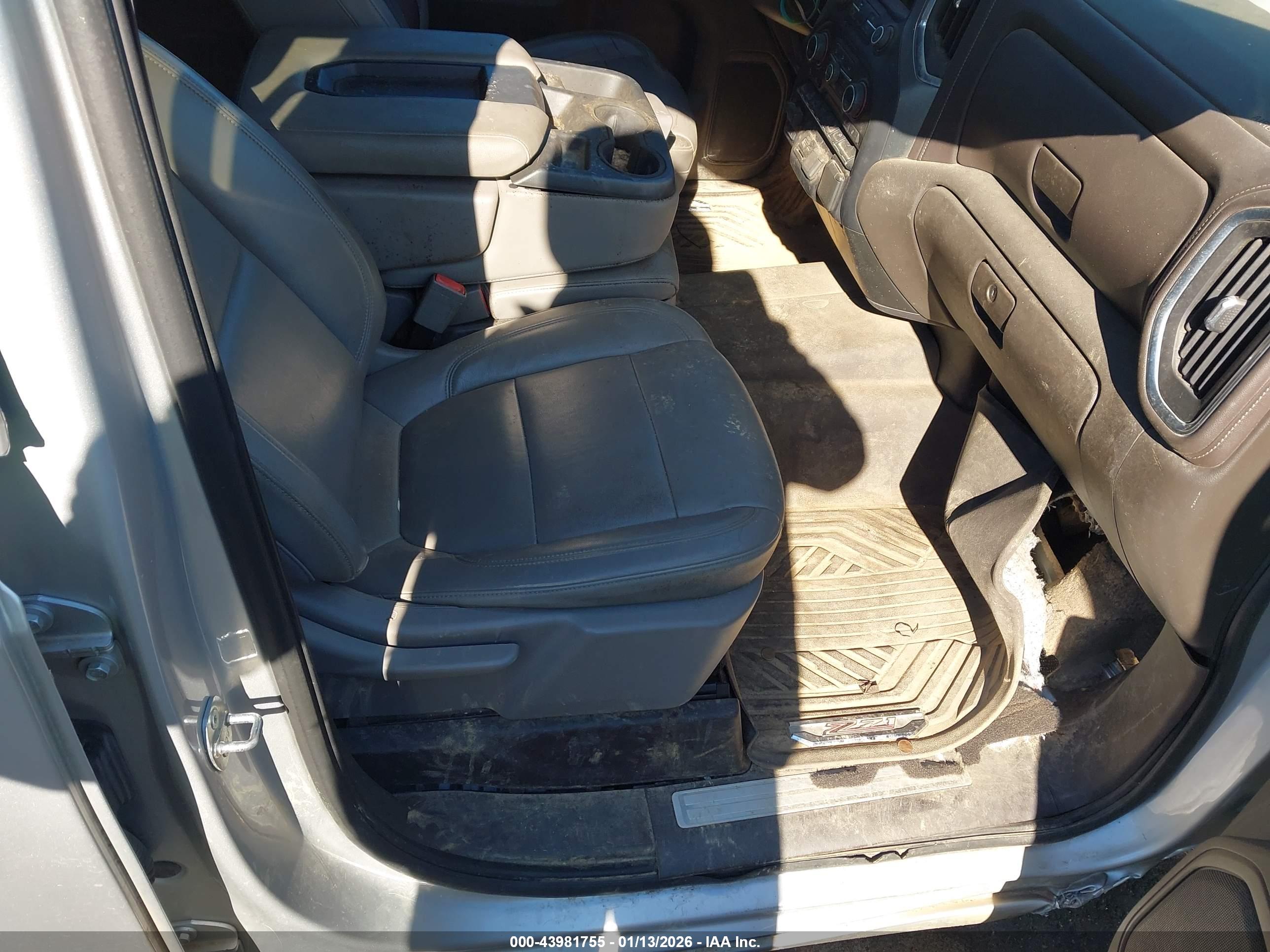 CHEVROLET SILVERADO image 5