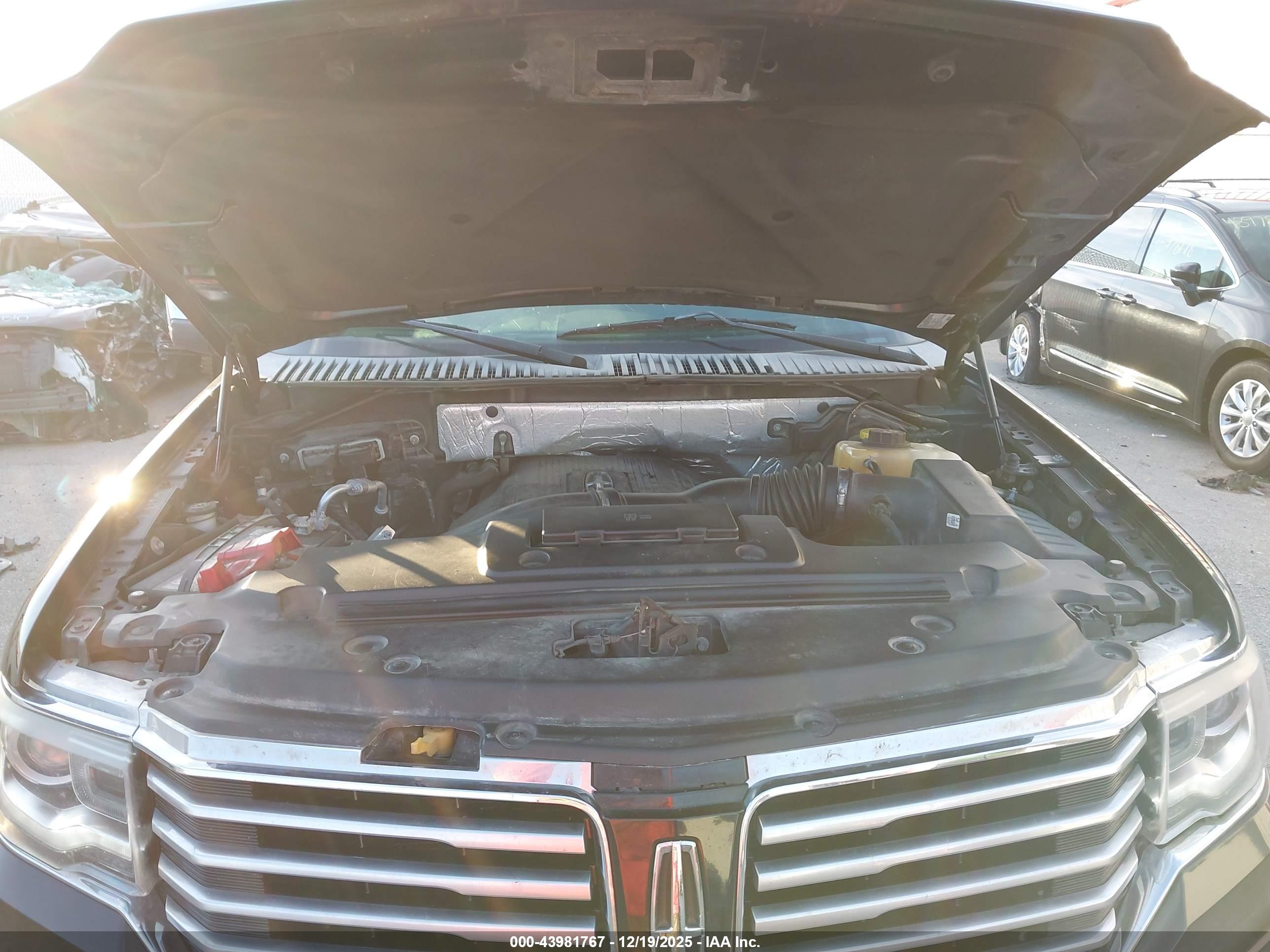 LINCOLN NAVIGATOR image 10