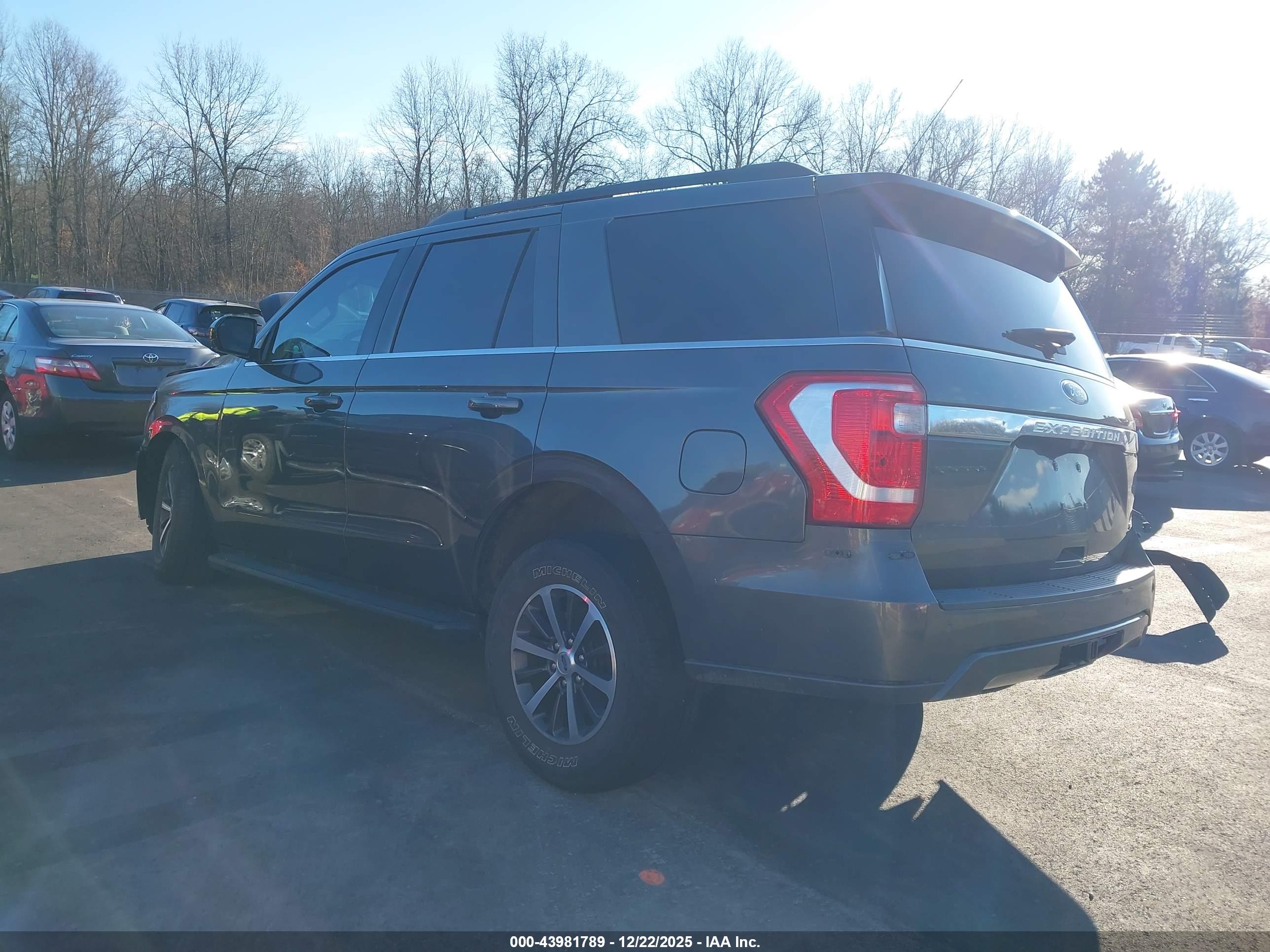 FORD EXPEDITION image 3