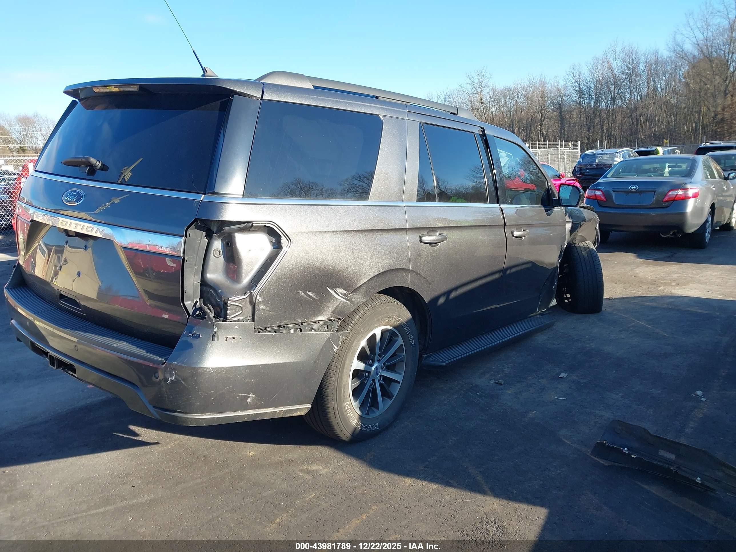 FORD EXPEDITION image 4