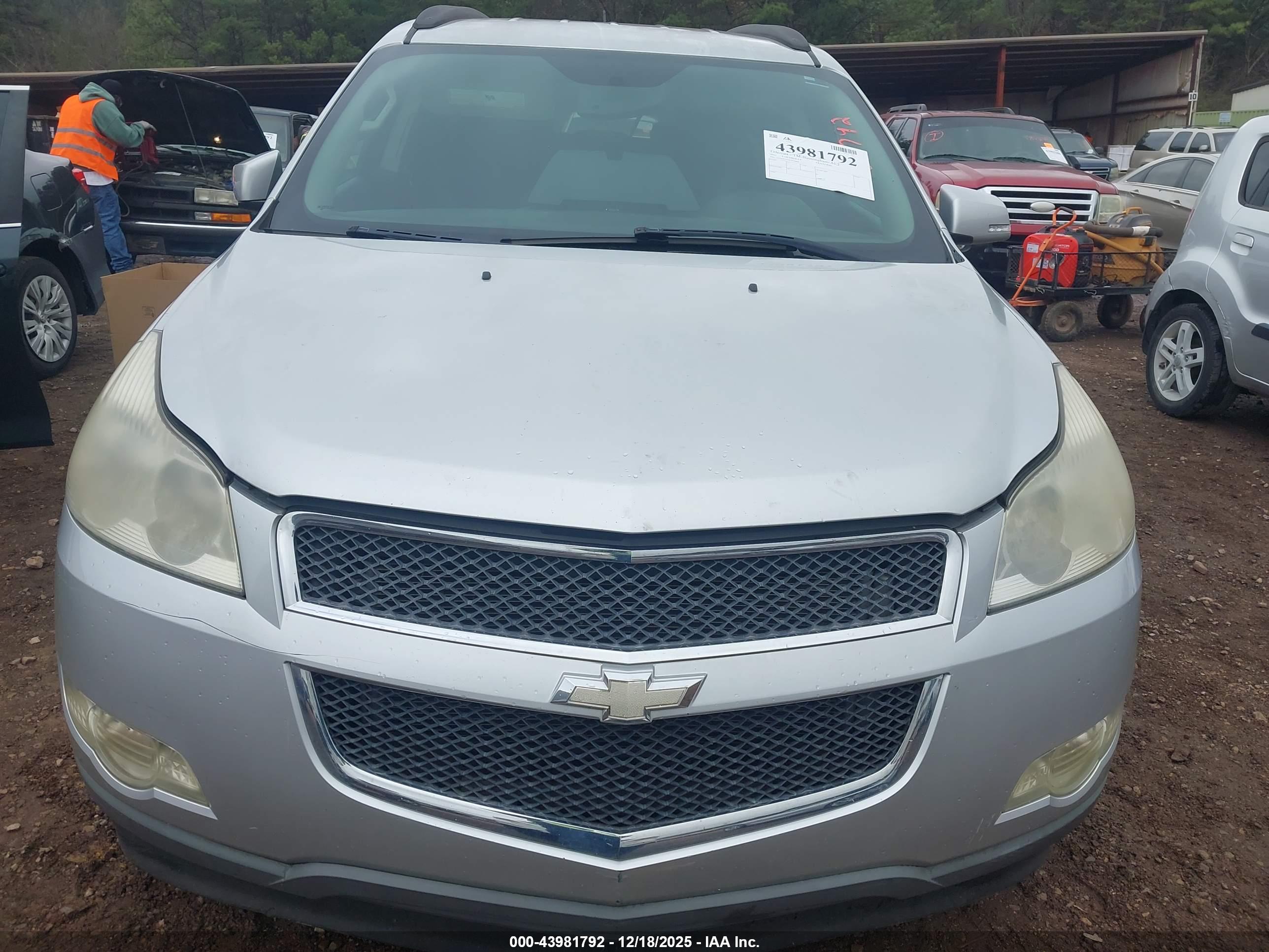 CHEVROLET TRAVERSE image 6