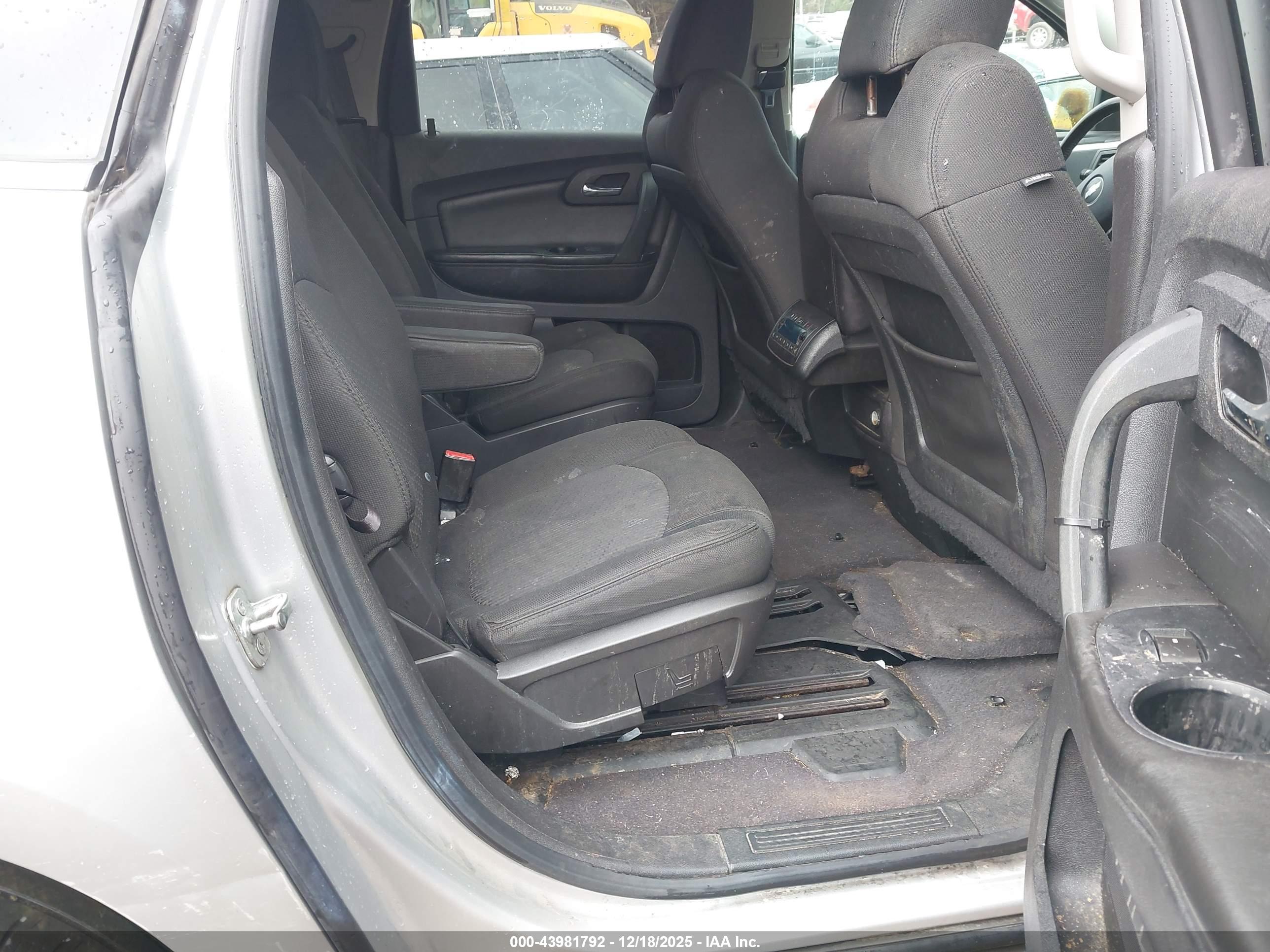 CHEVROLET TRAVERSE image 8