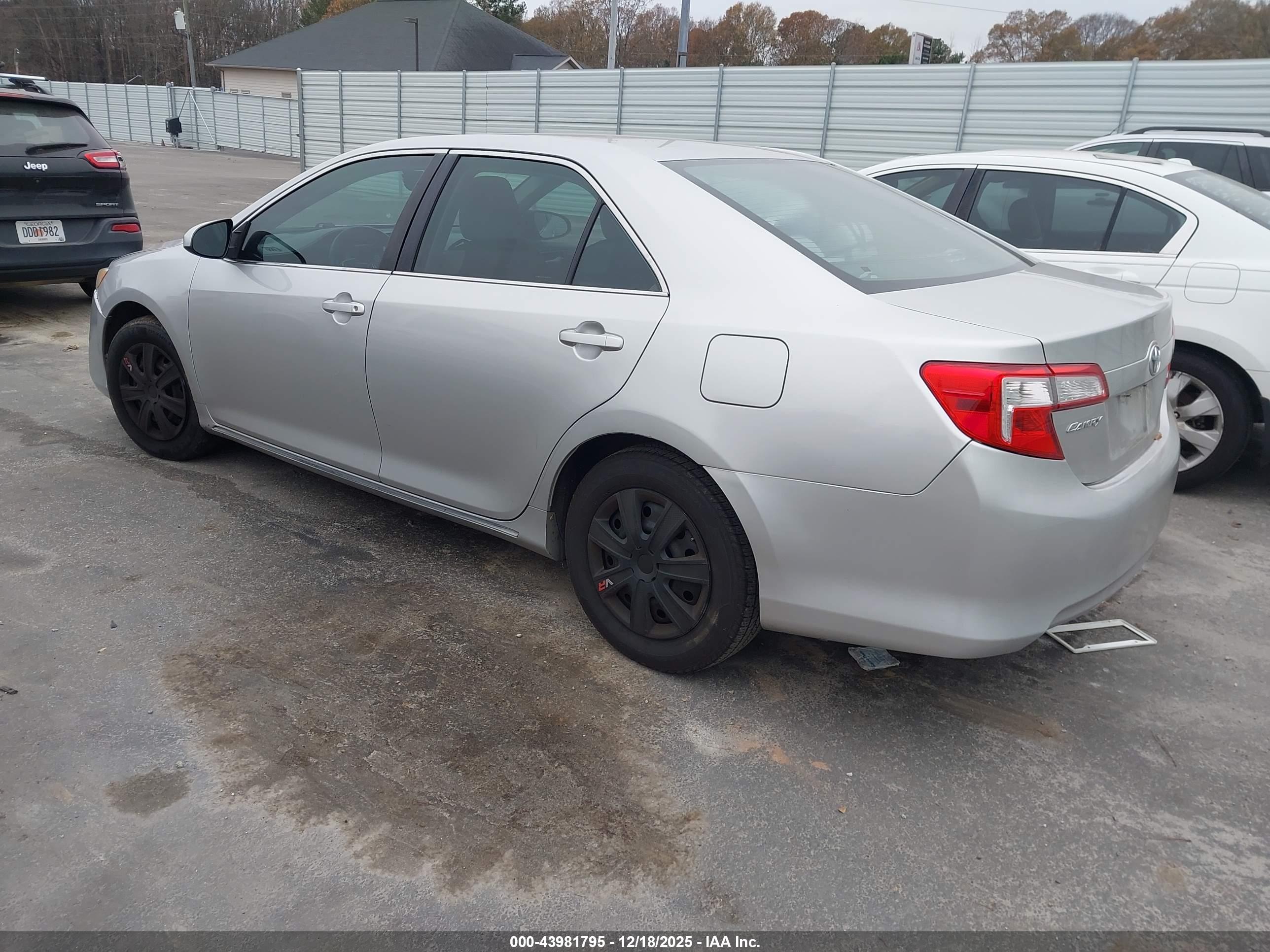 TOYOTA CAMRY image 3