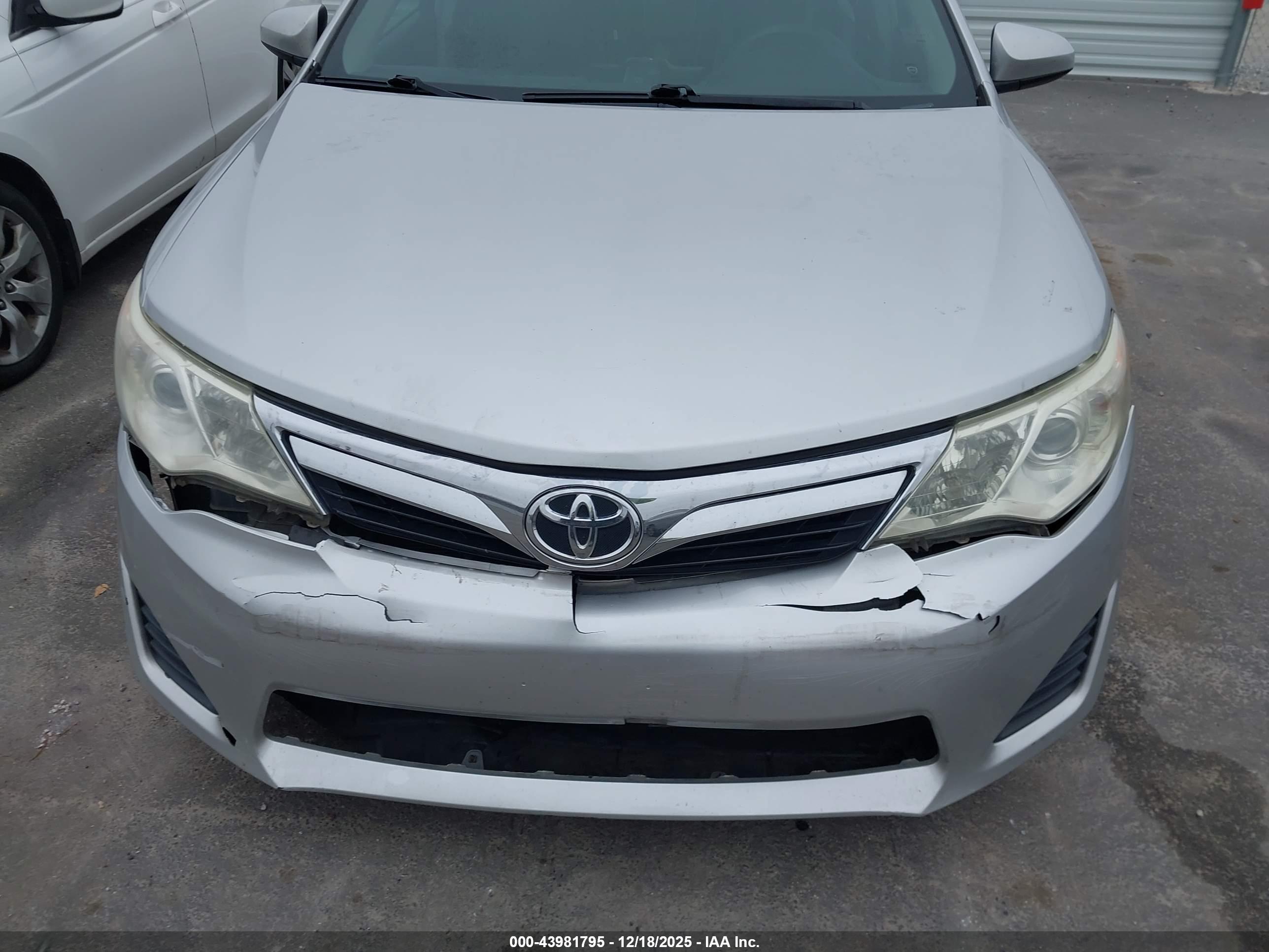 TOYOTA CAMRY image 6