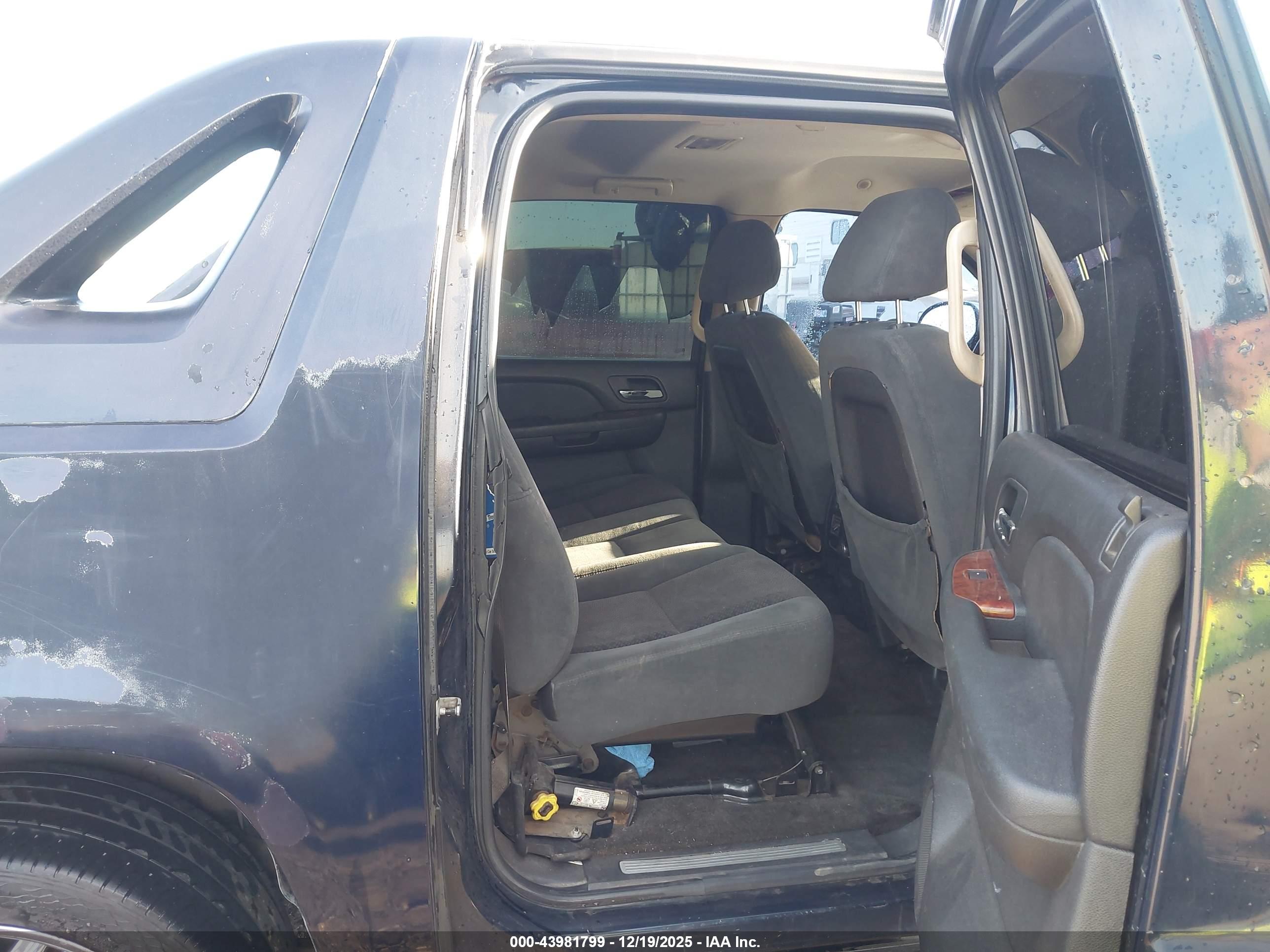 CHEVROLET AVALANCHE image 8